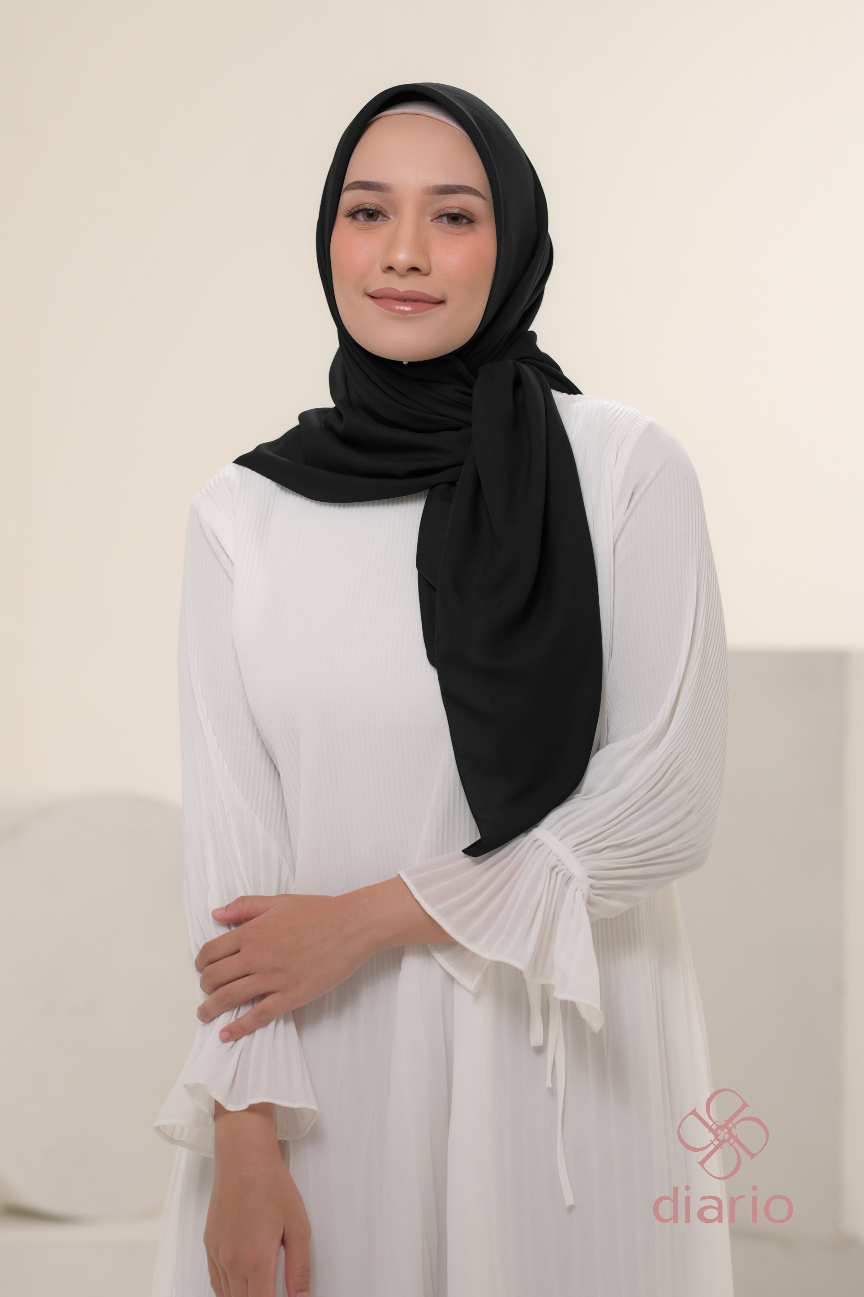Diario - Kerudung Segi Empat Ultimate Plain Scarf
