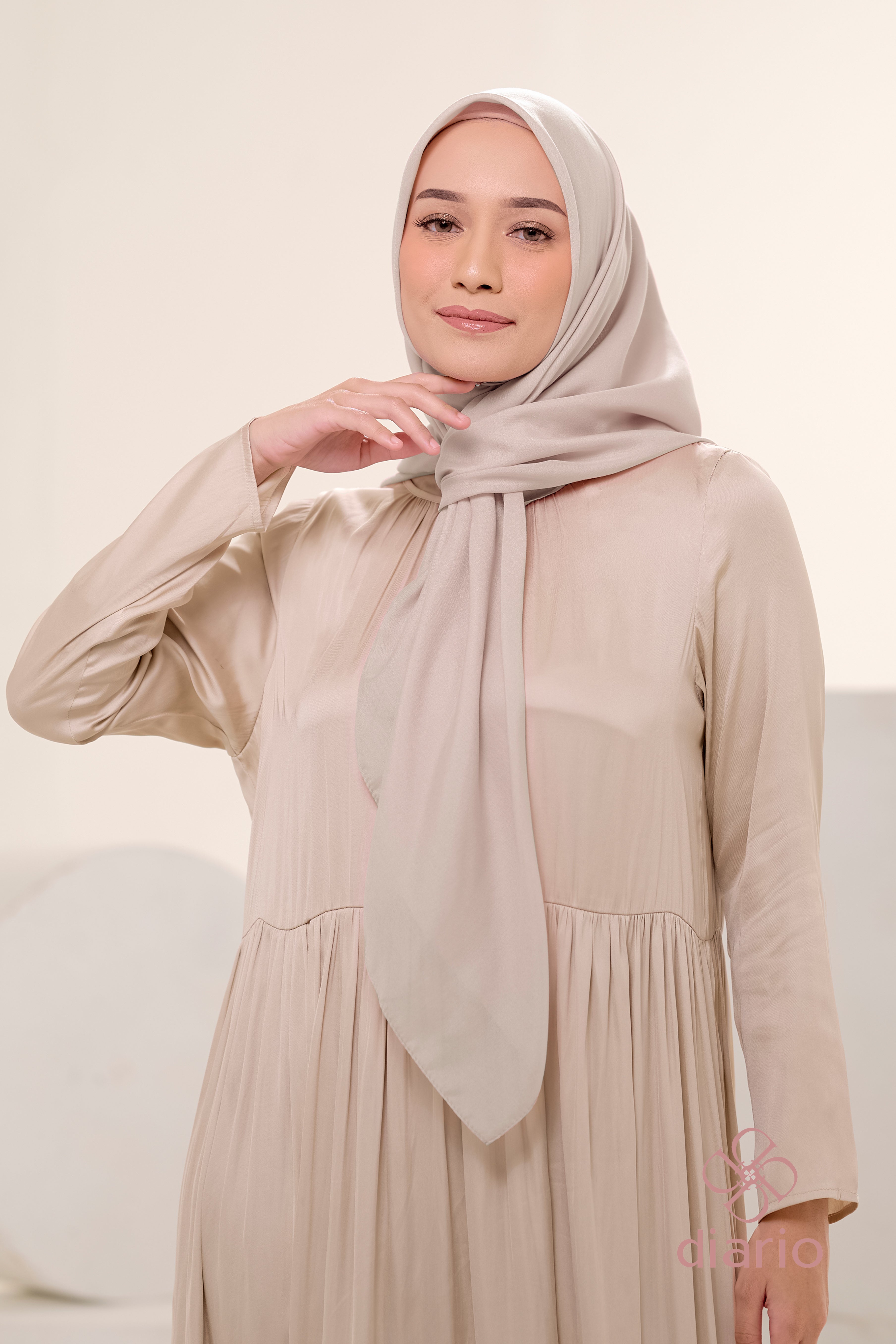 Diario - Kerudung Segi Empat Ultimate Plain Scarf