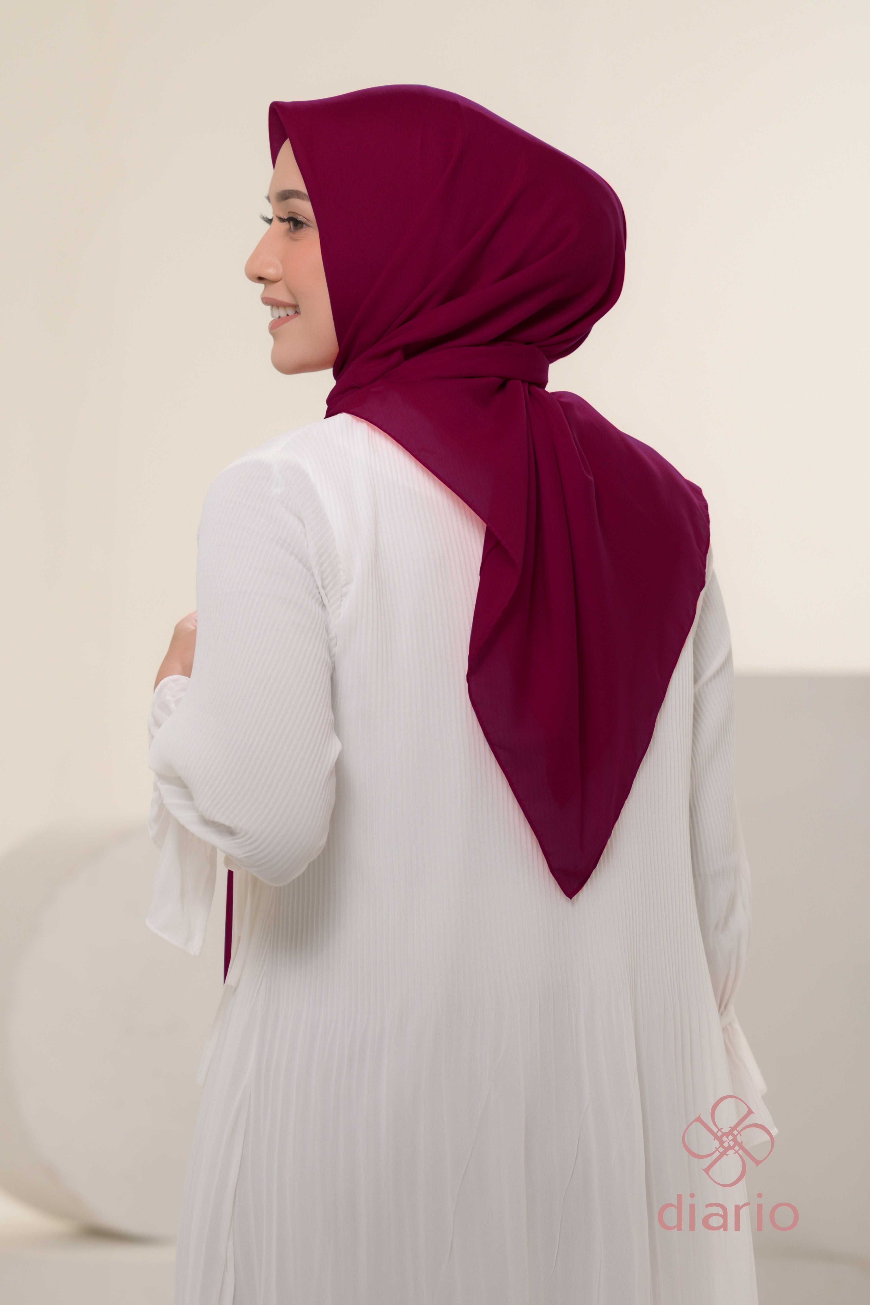 Diario - Kerudung Segi Empat Ultimate Plain Scarf