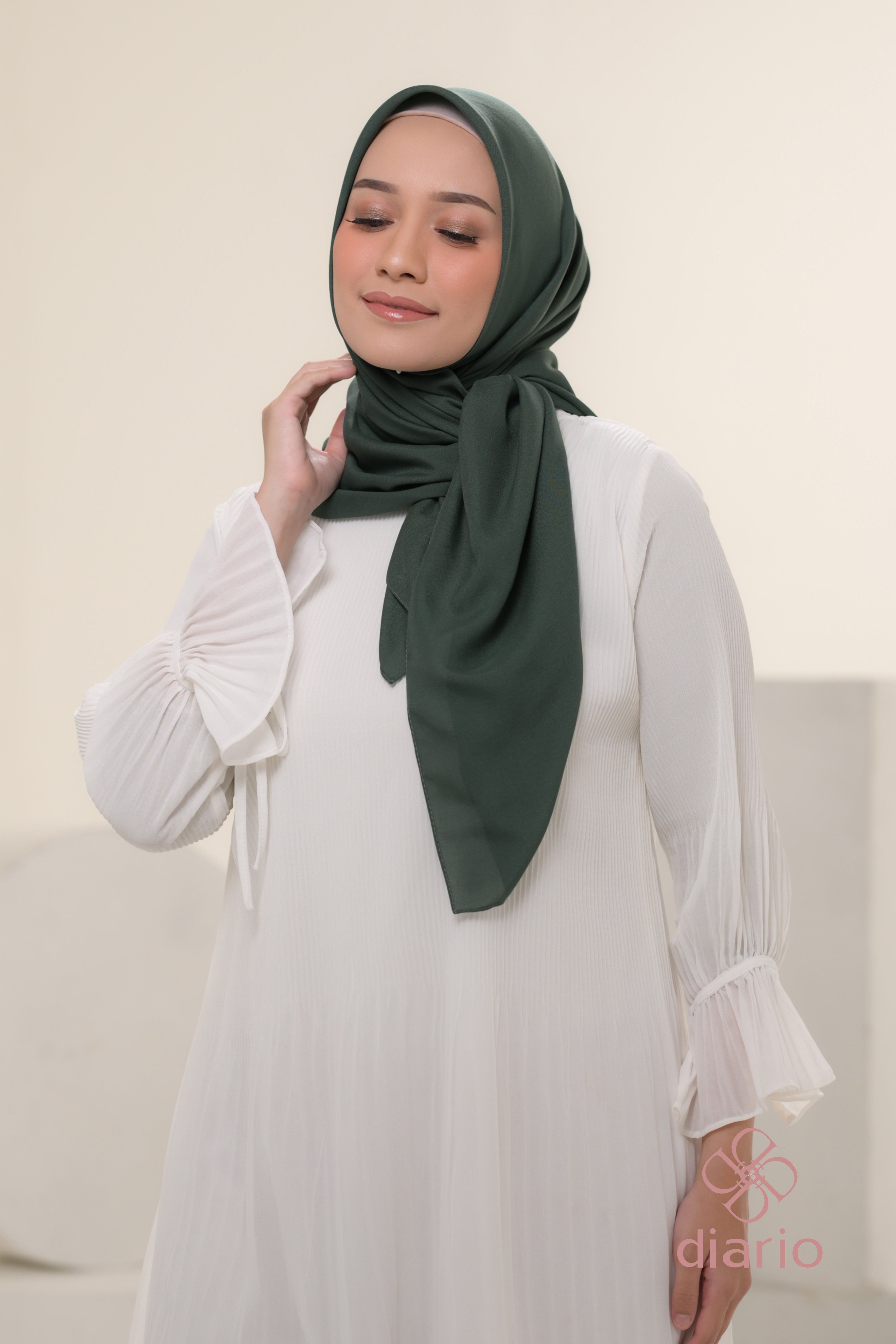 Diario - Kerudung Segi Empat Ultimate Plain Scarf