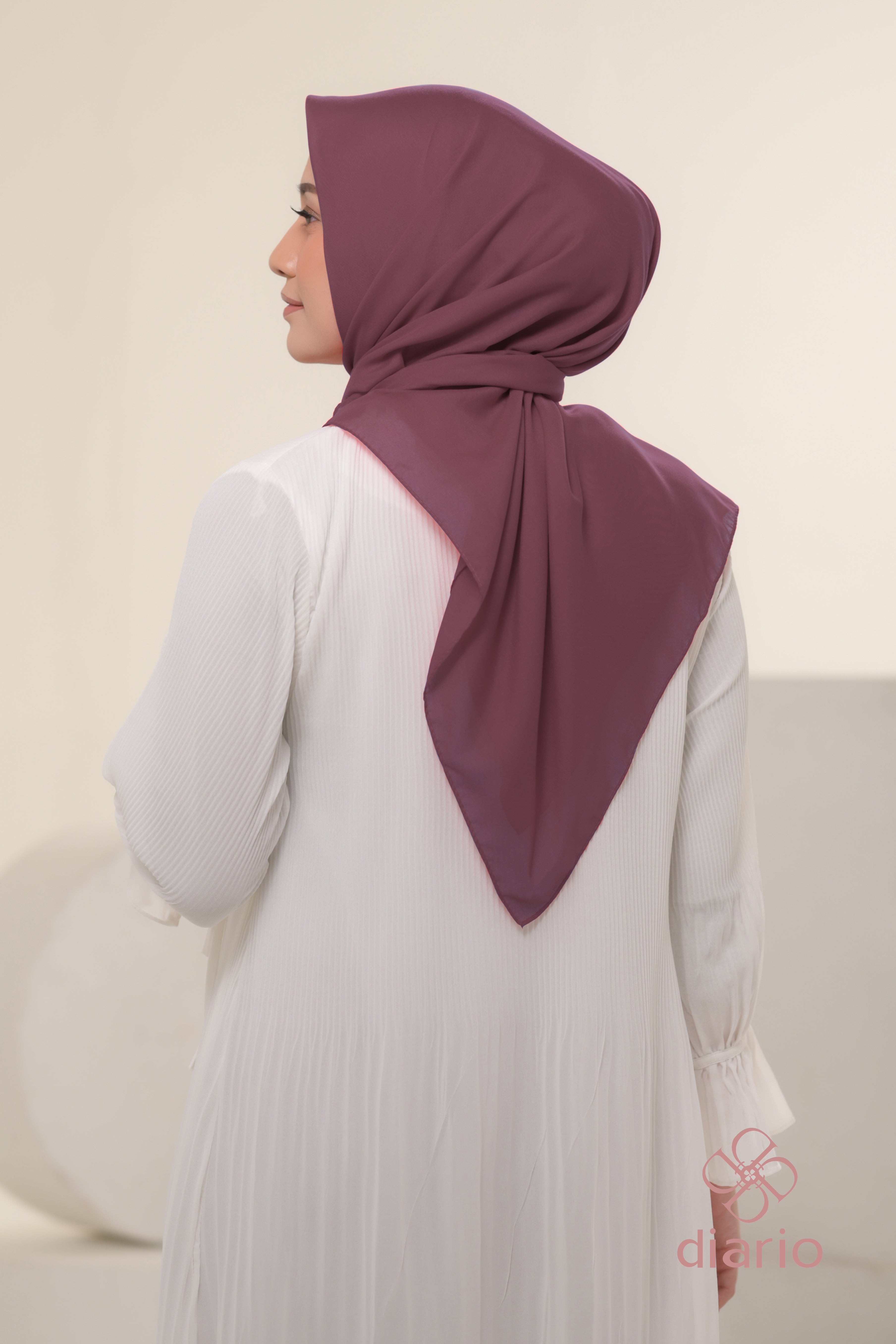 Diario - Kerudung Segi Empat Ultimate Plain Scarf