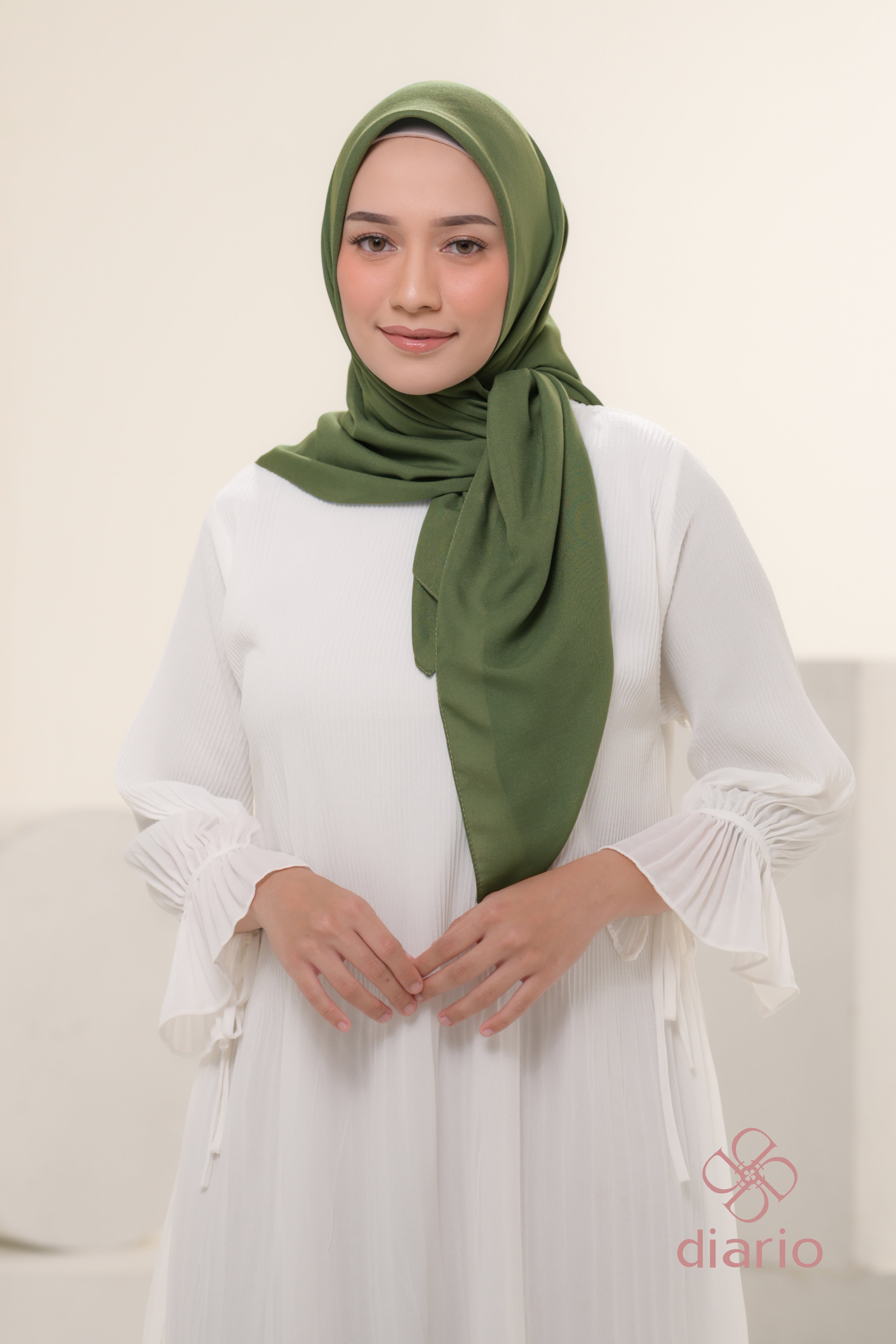 Diario - Kerudung Segi Empat Ultimate Plain Scarf