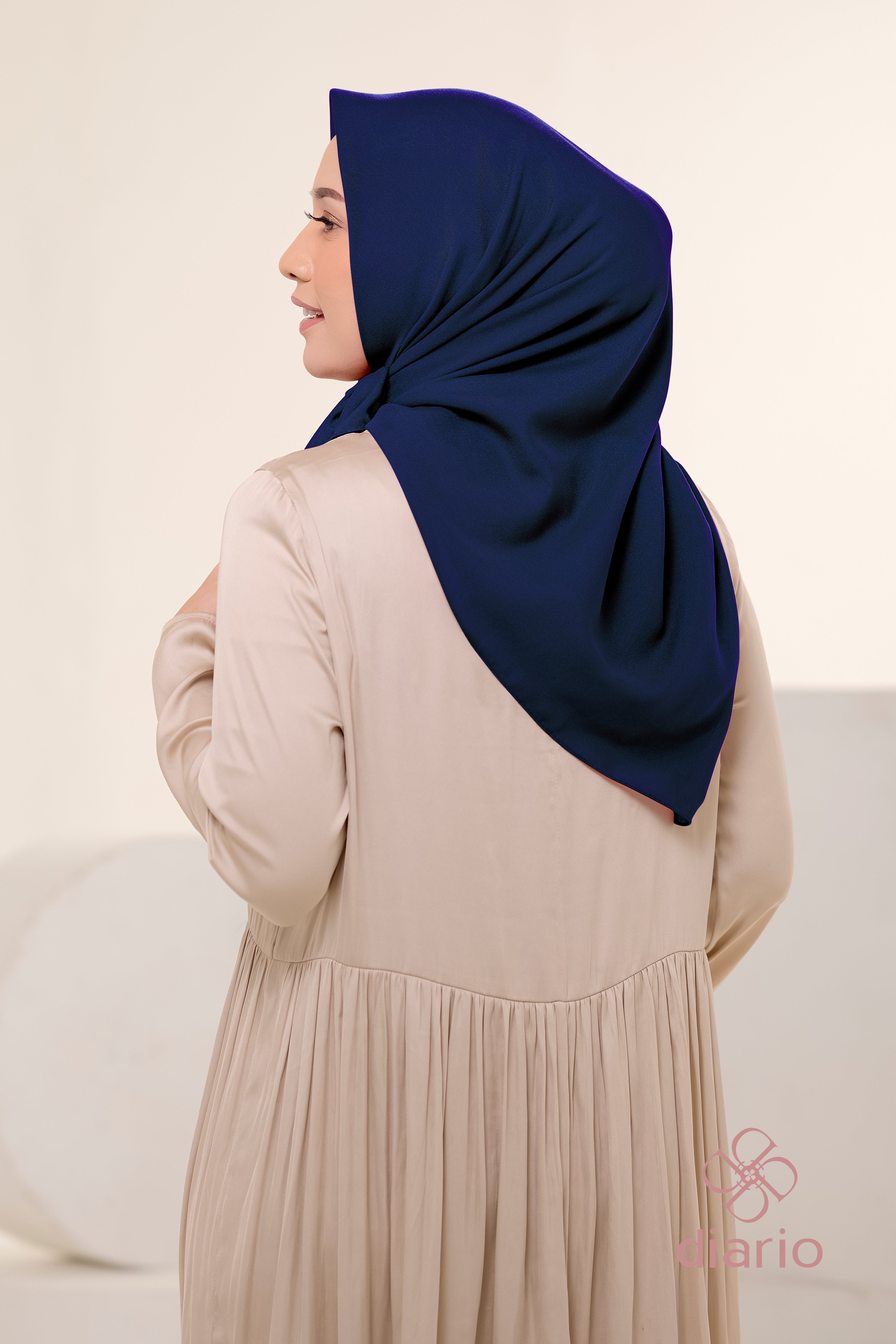Diario - Kerudung Segi Empat Ultimate Plain Scarf