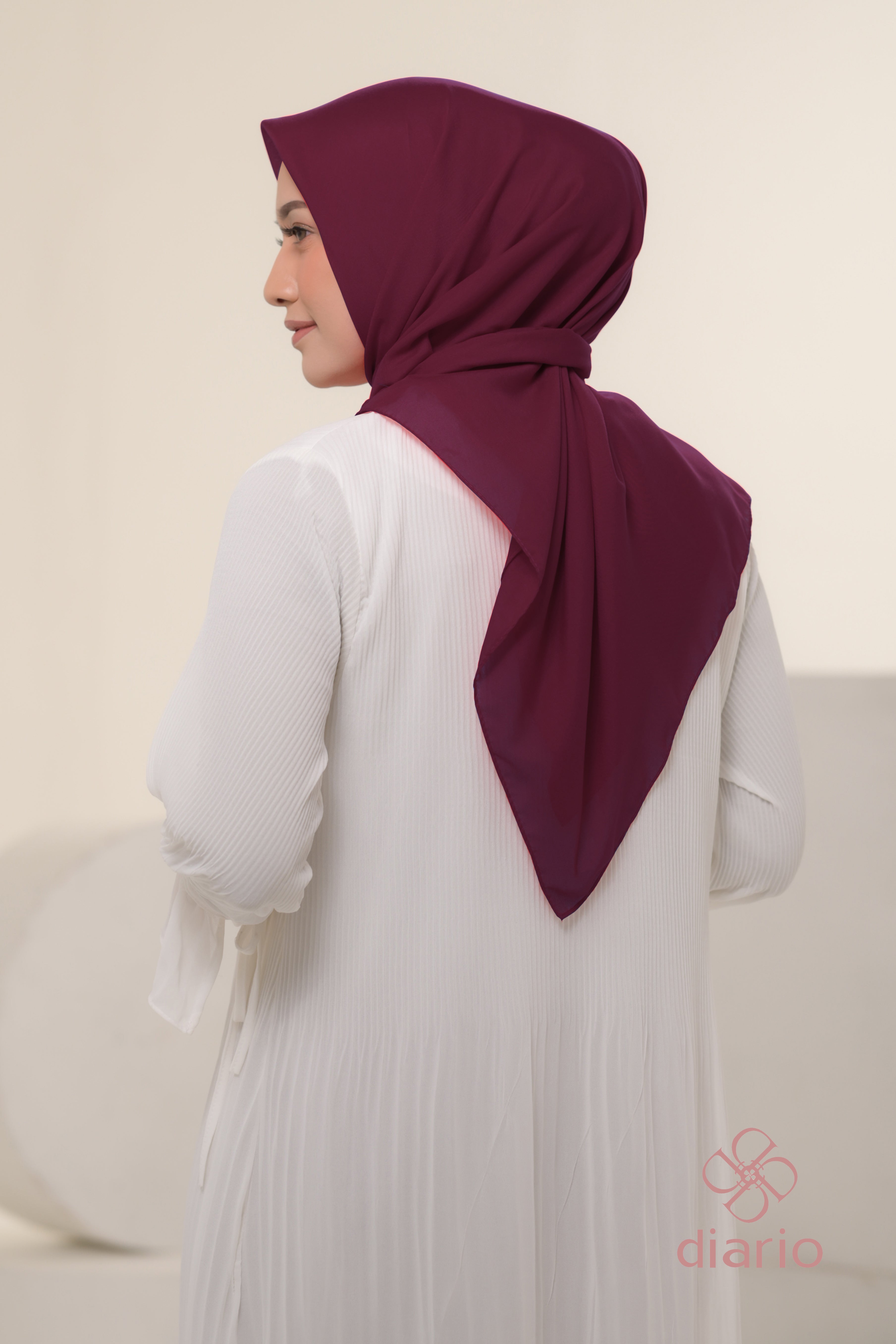 Diario - Kerudung Segi Empat Ultimate Plain Scarf