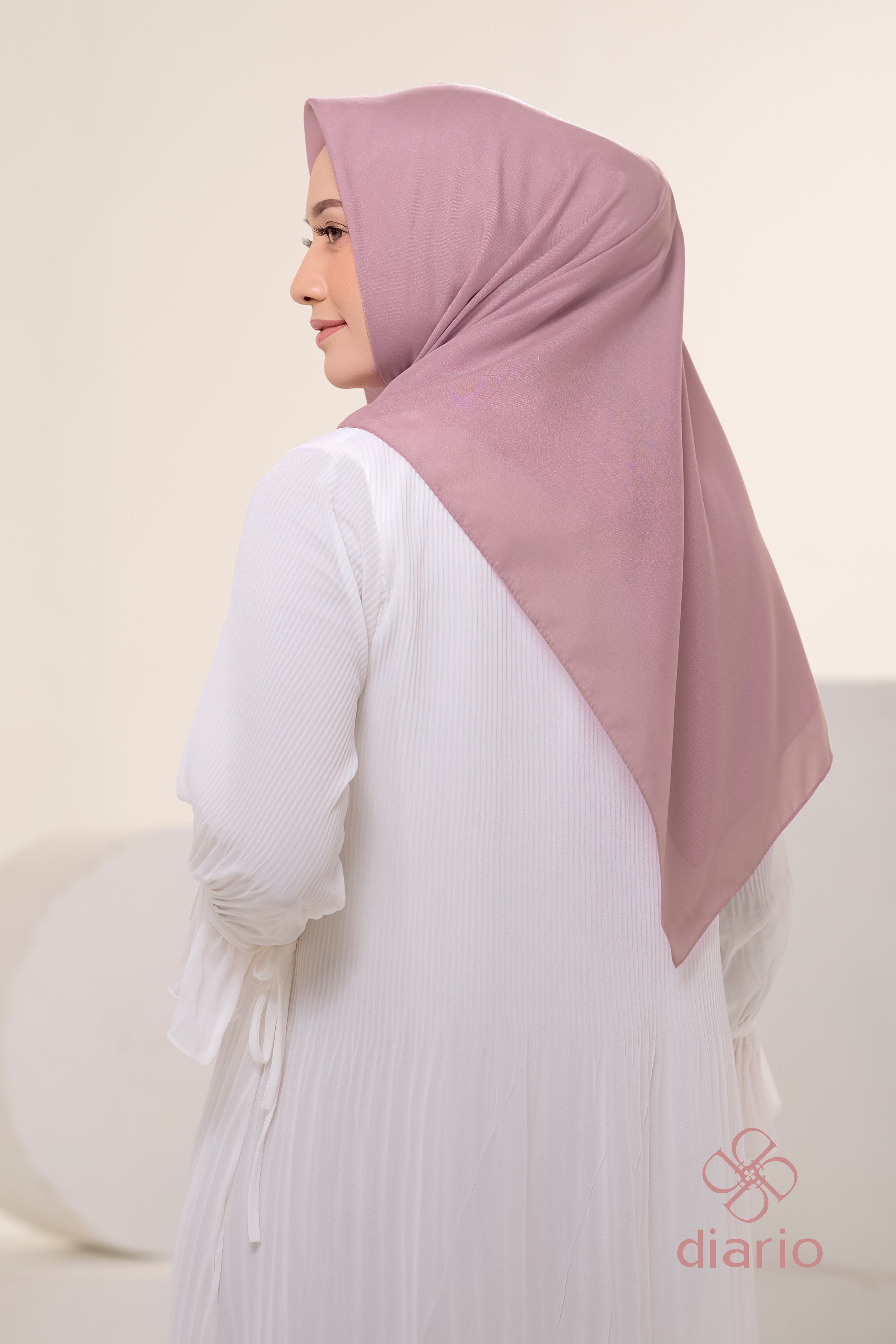 Diario - Kerudung Segi Empat Ultimate Plain Scarf