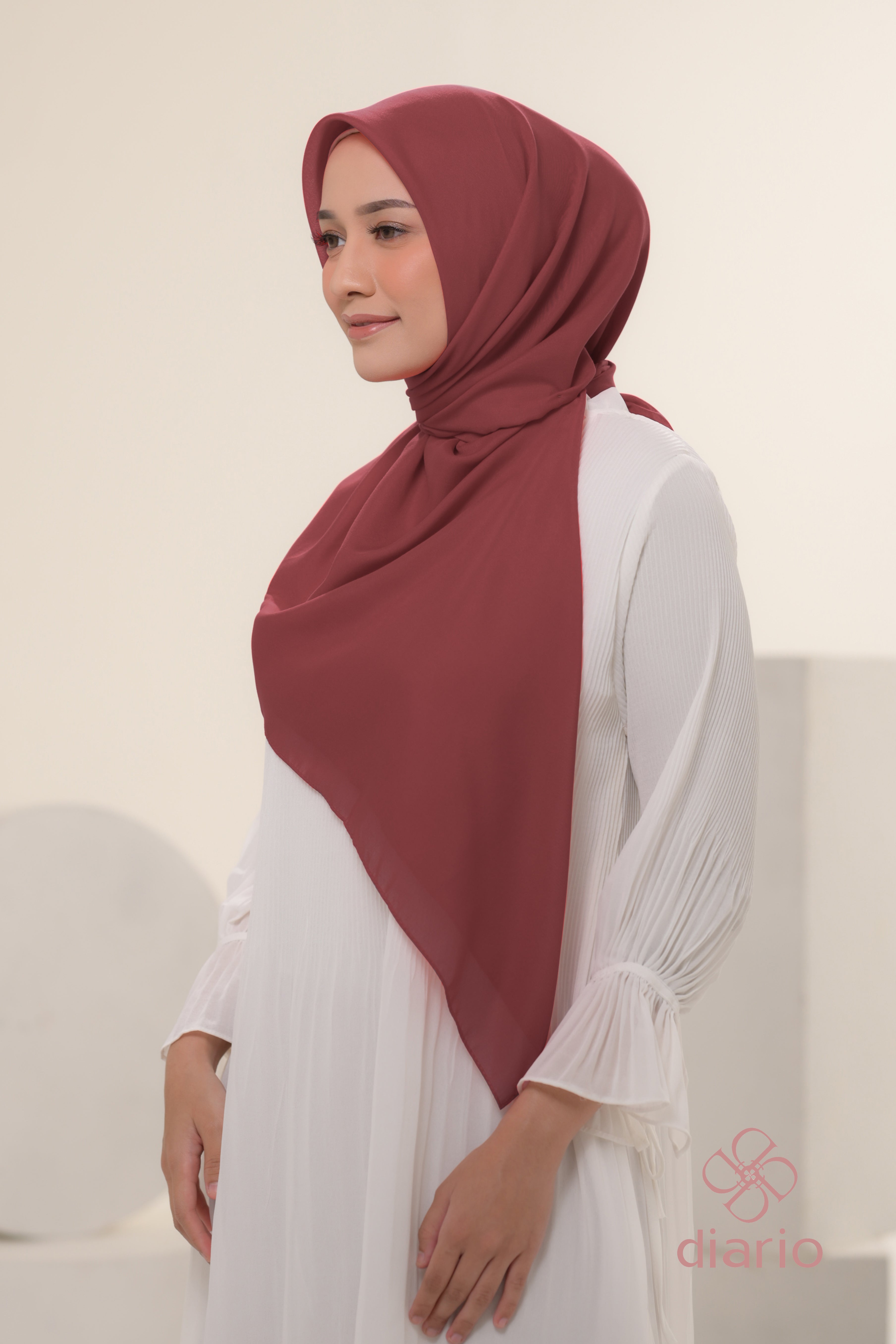 Diario - Kerudung Segi Empat Ultimate Plain Scarf