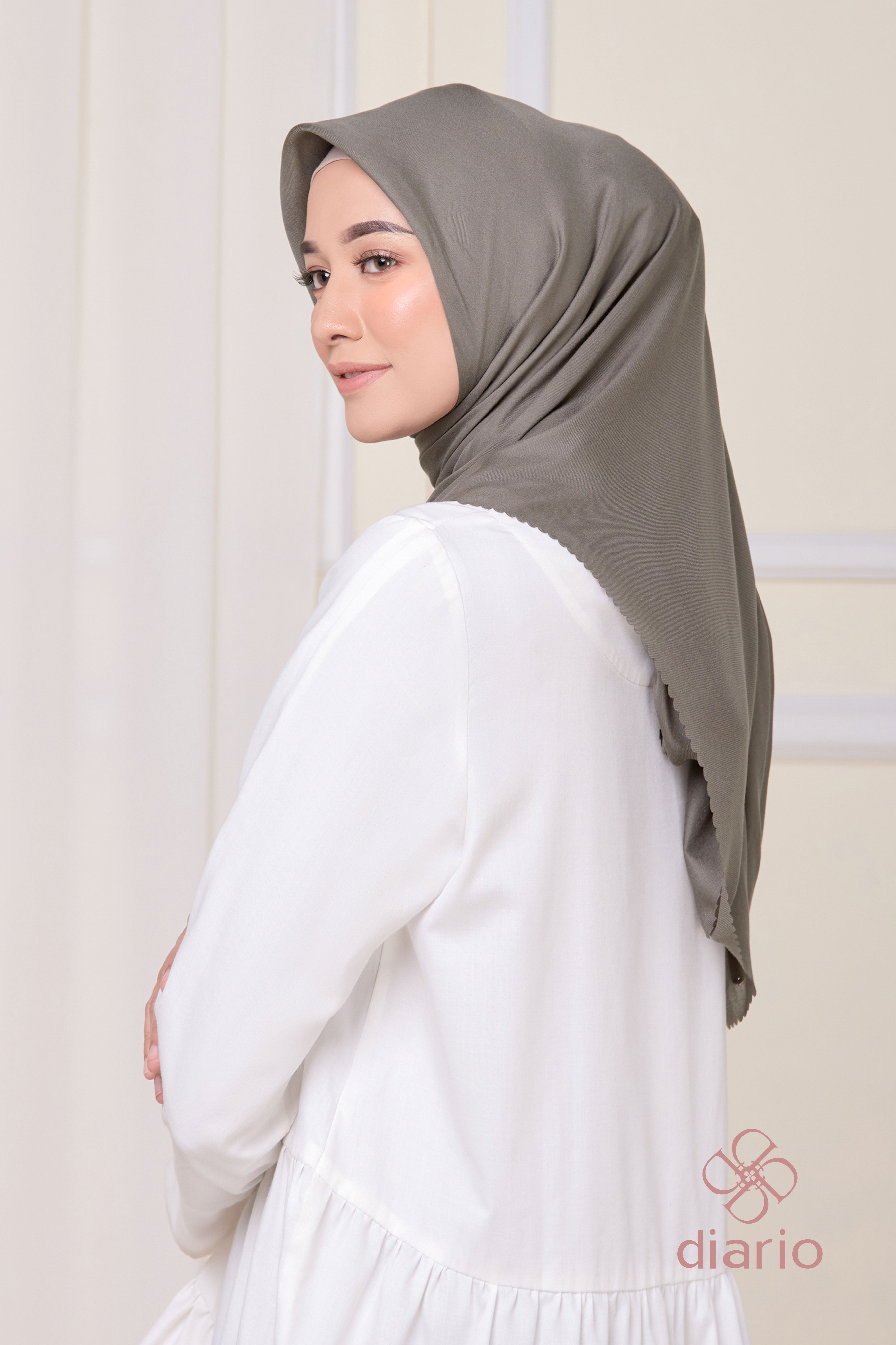 Diario - Kerudung Segi Empat Ultimate LC Plain Scarf