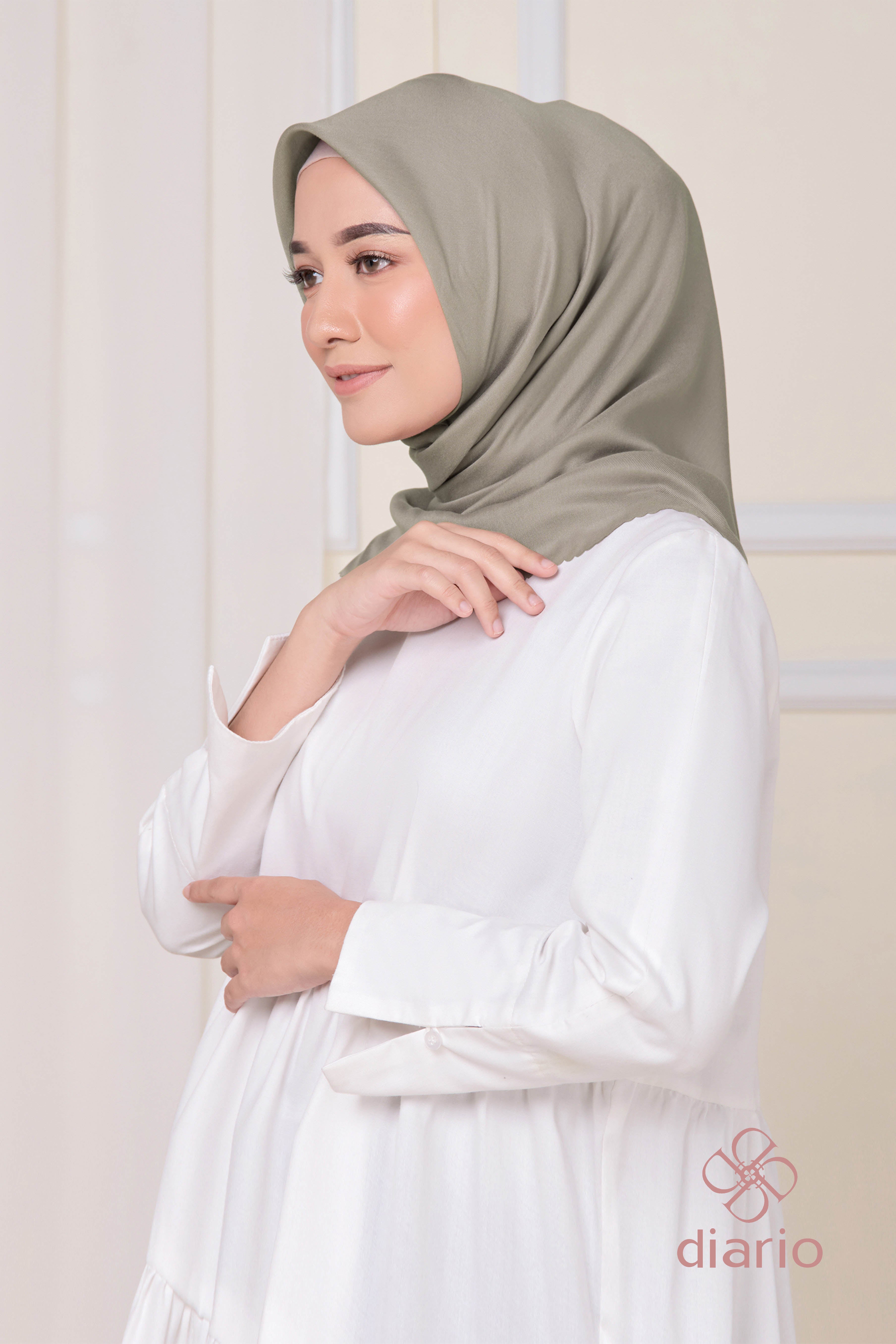 Diario - Kerudung Segi Empat Ultimate LC Plain Scarf