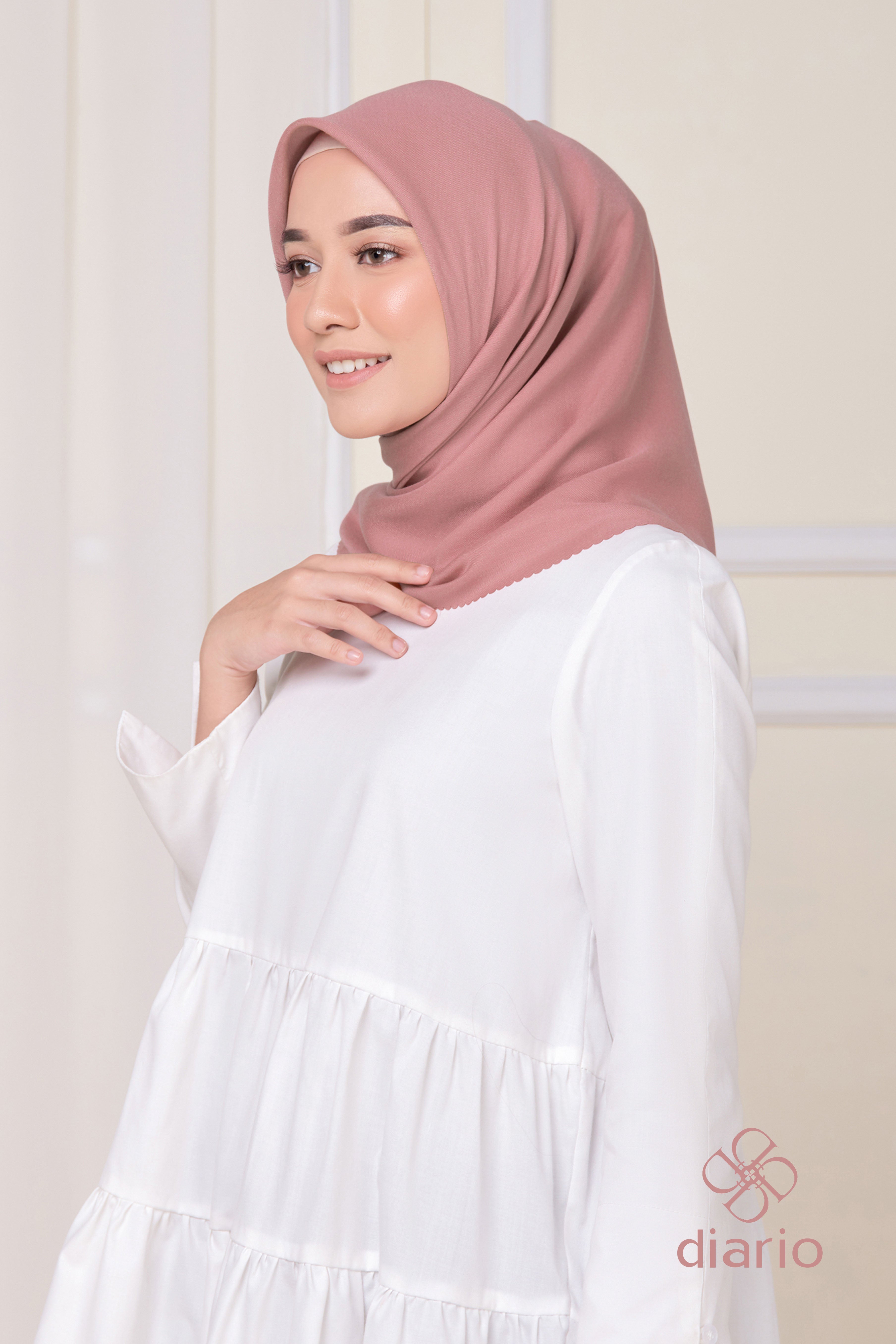 Diario - Kerudung Segi Empat Ultimate LC Plain Scarf