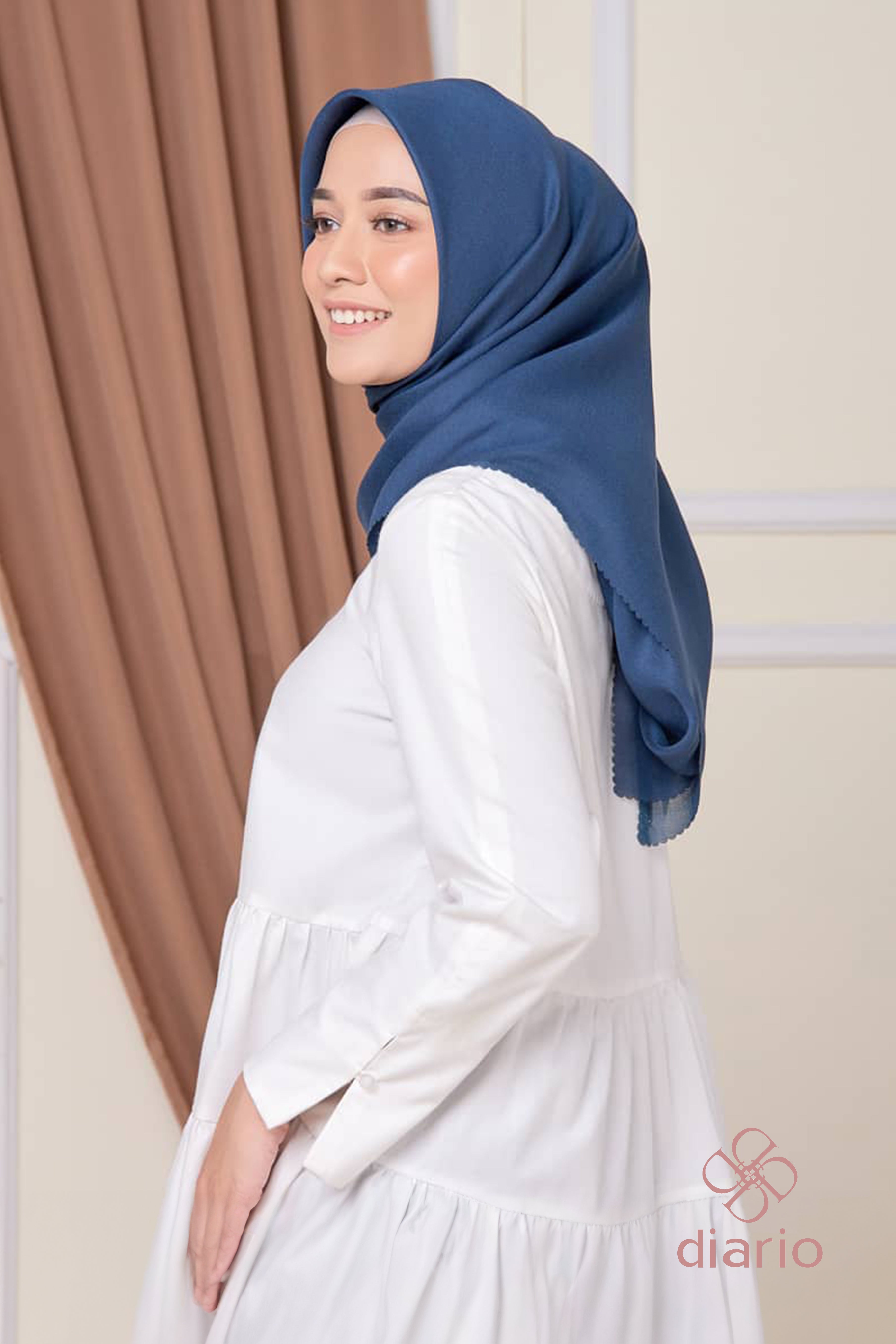 Diario - Kerudung Segi Empat Ultrafeel LC Plain Scarf