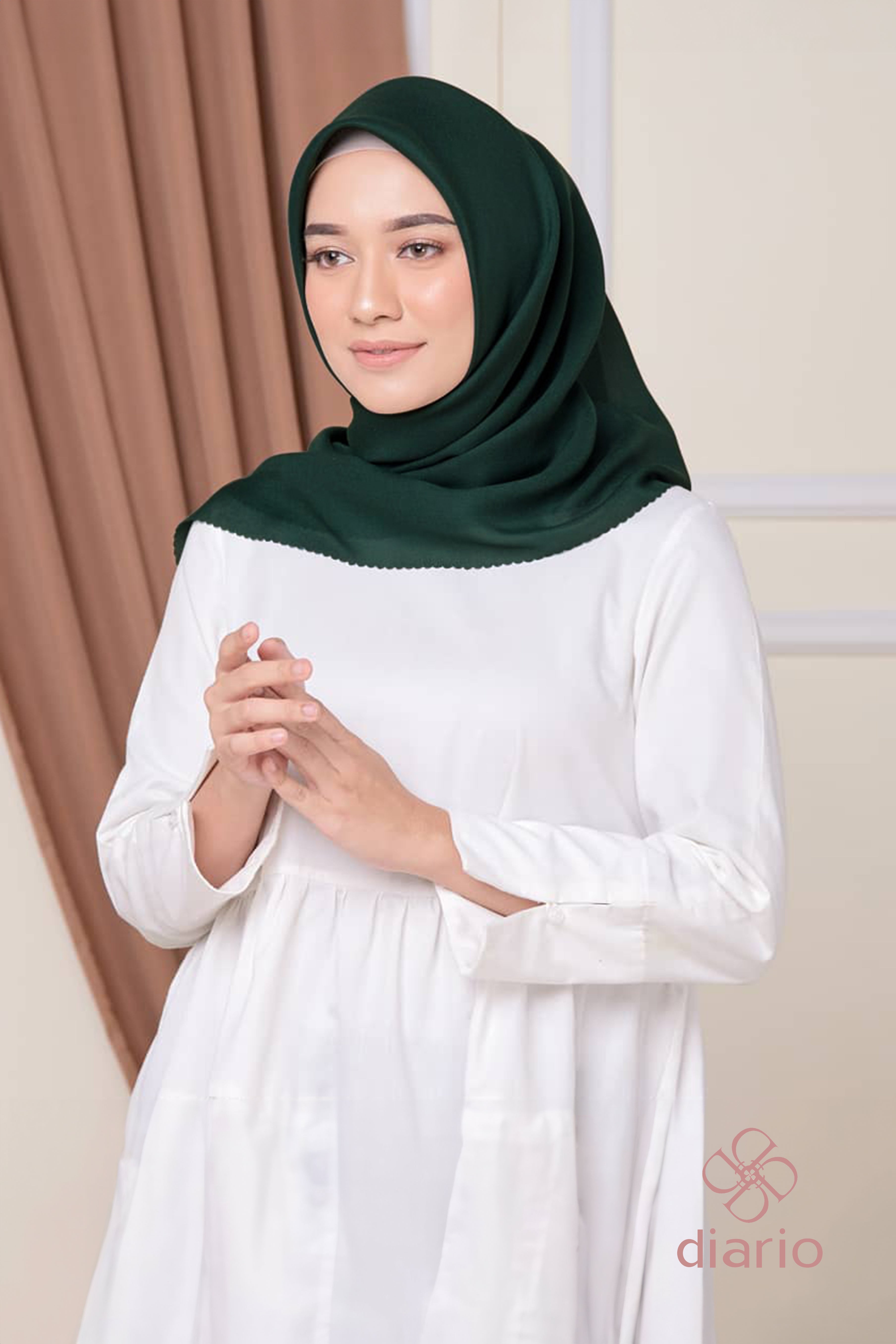 Diario - Kerudung Segi Empat Ultrafeel LC Plain Scarf