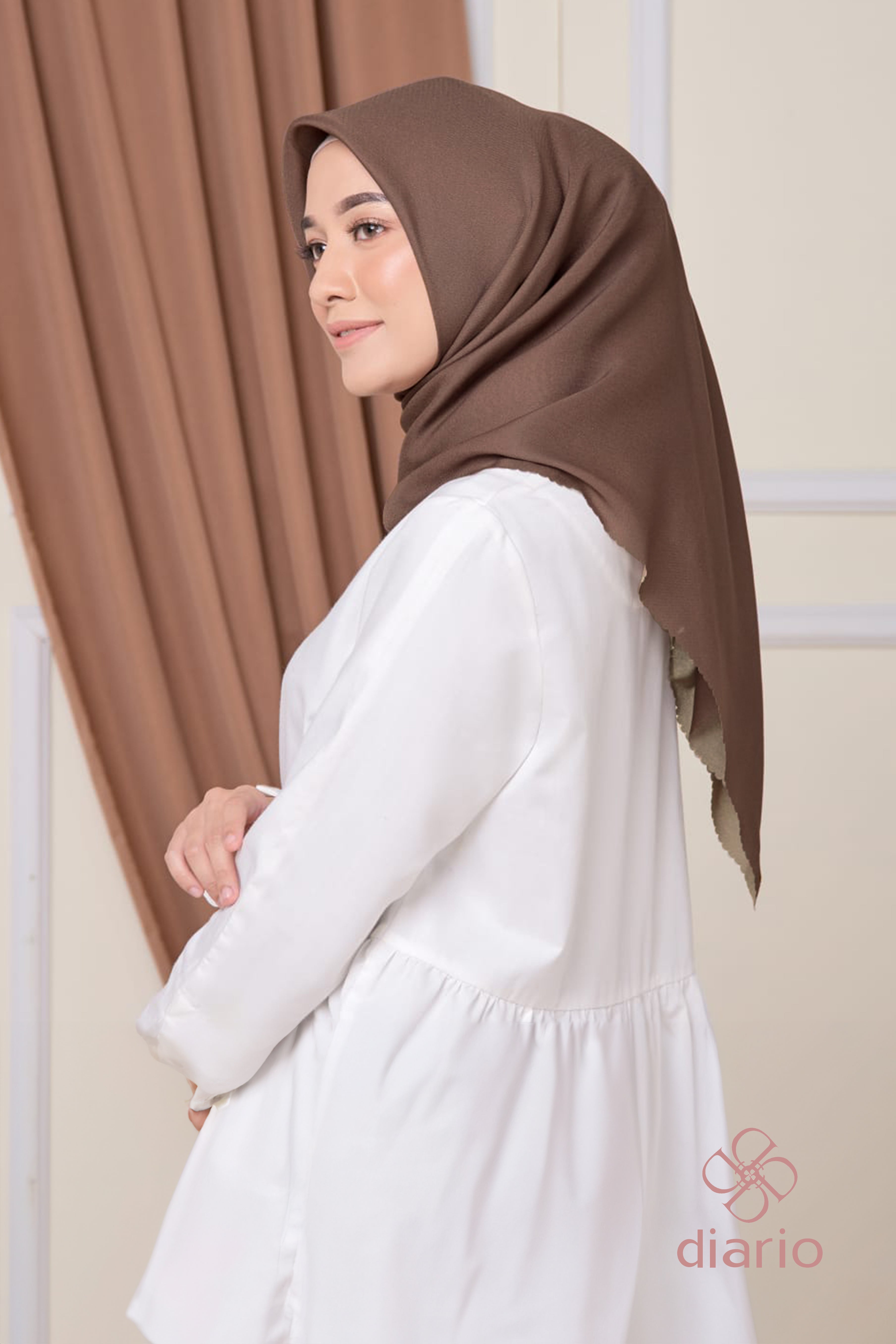 Diario - Kerudung Segi Empat Ultrafeel LC Plain Scarf