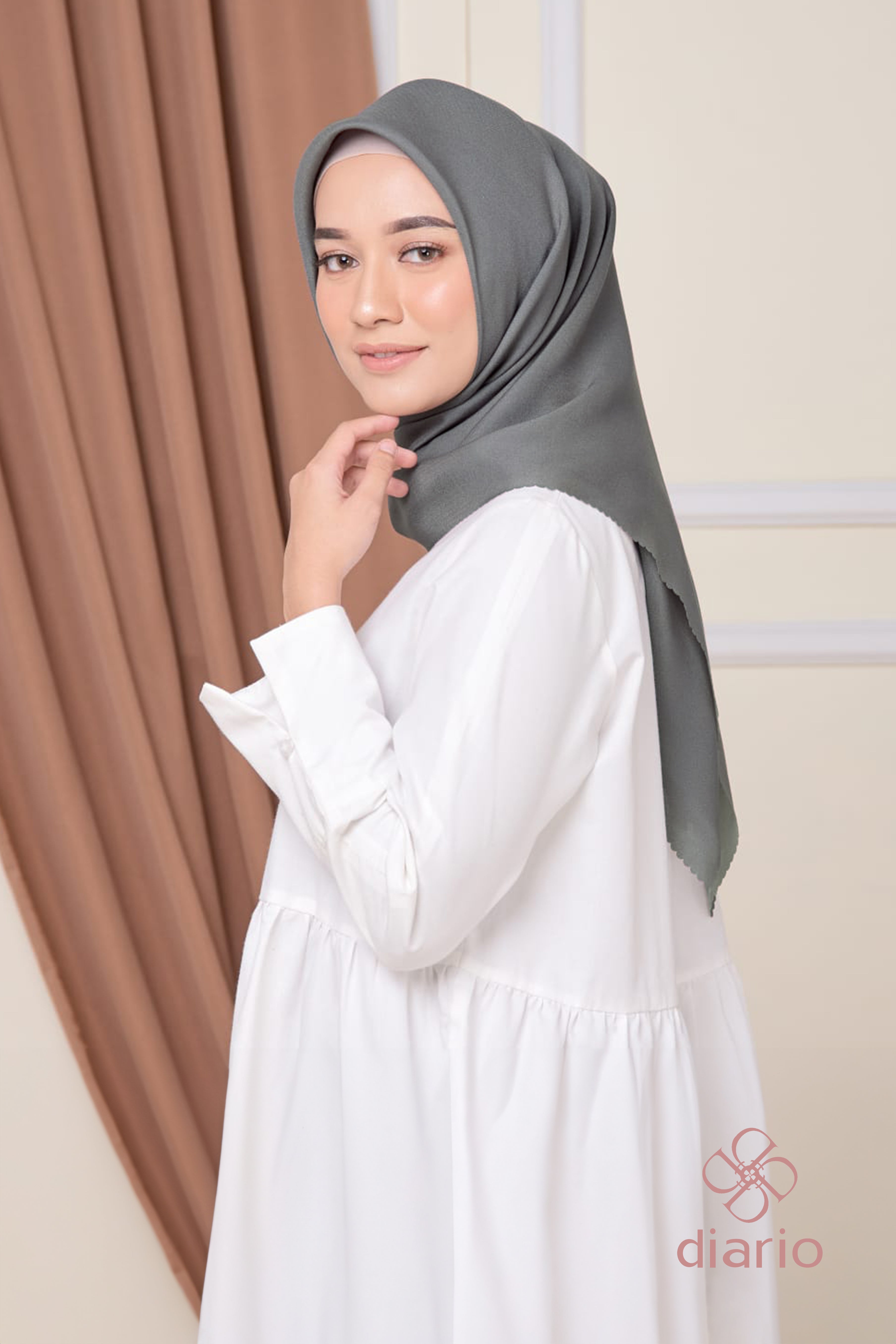 Diario - Kerudung Segi Empat Ultrafeel LC Plain Scarf