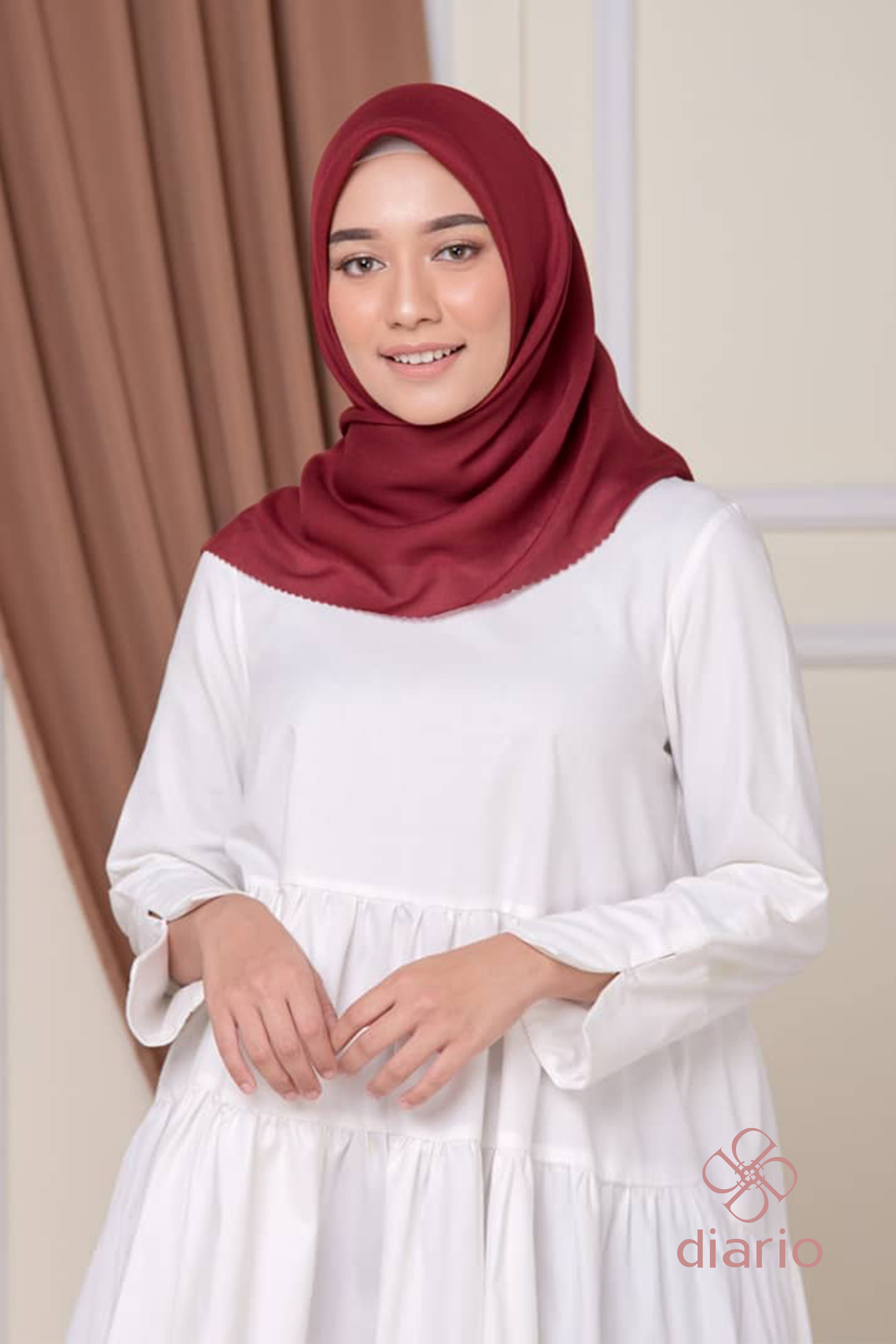Diario - Kerudung Segi Empat Ultrafeel LC Plain Scarf