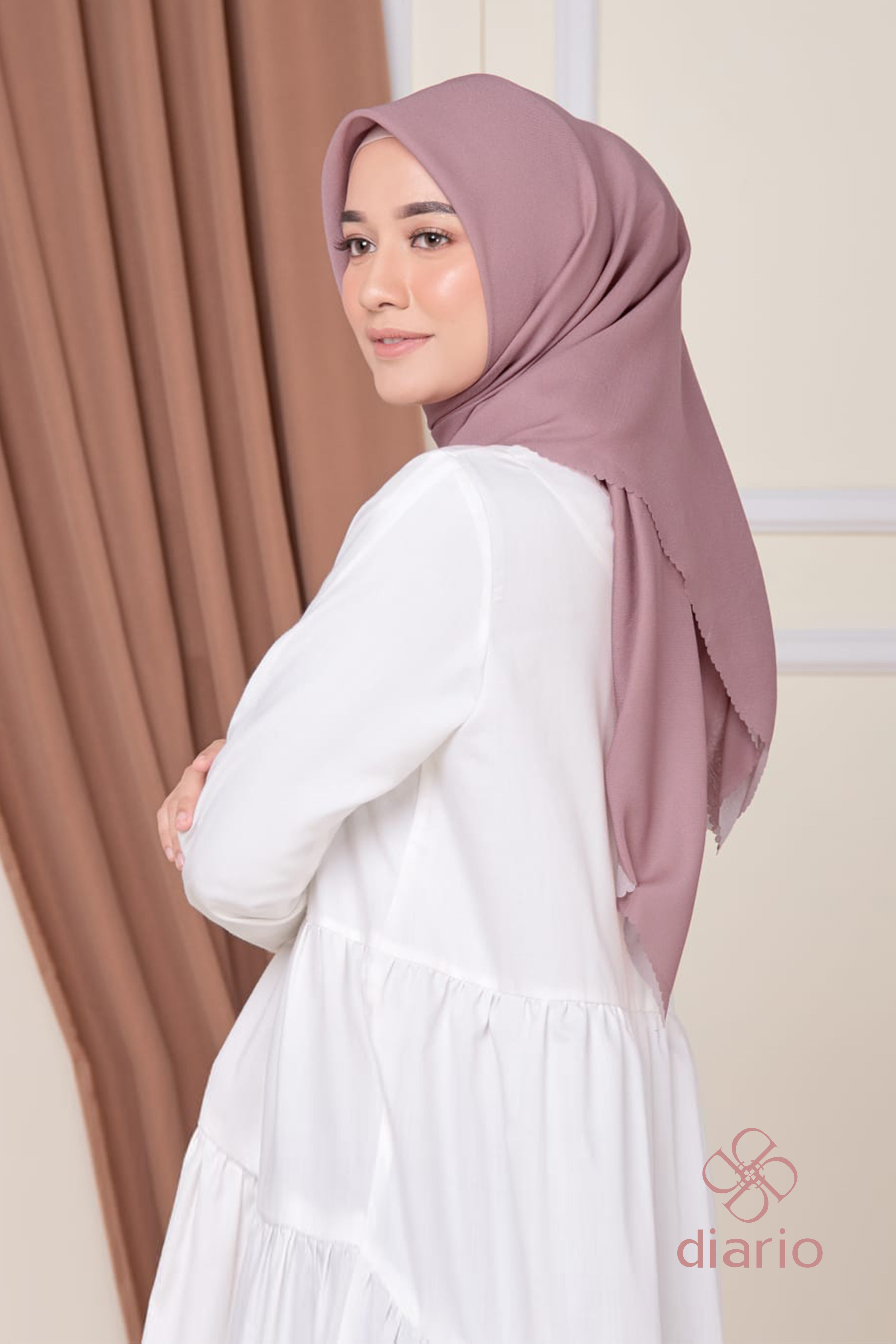 Diario - Kerudung Segi Empat Ultrafeel LC Plain Scarf
