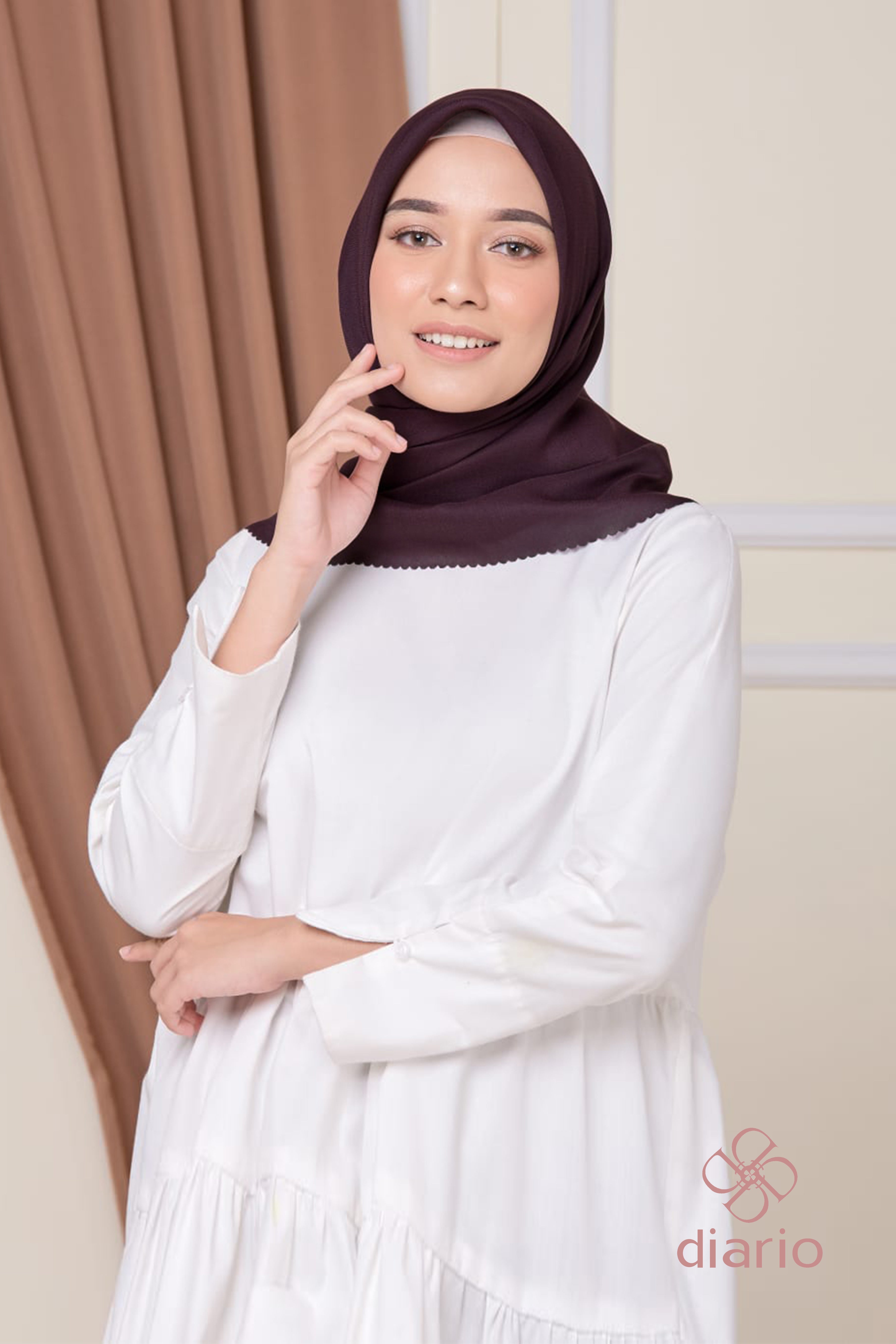 Diario - Kerudung Segi Empat Ultrafeel LC Plain Scarf