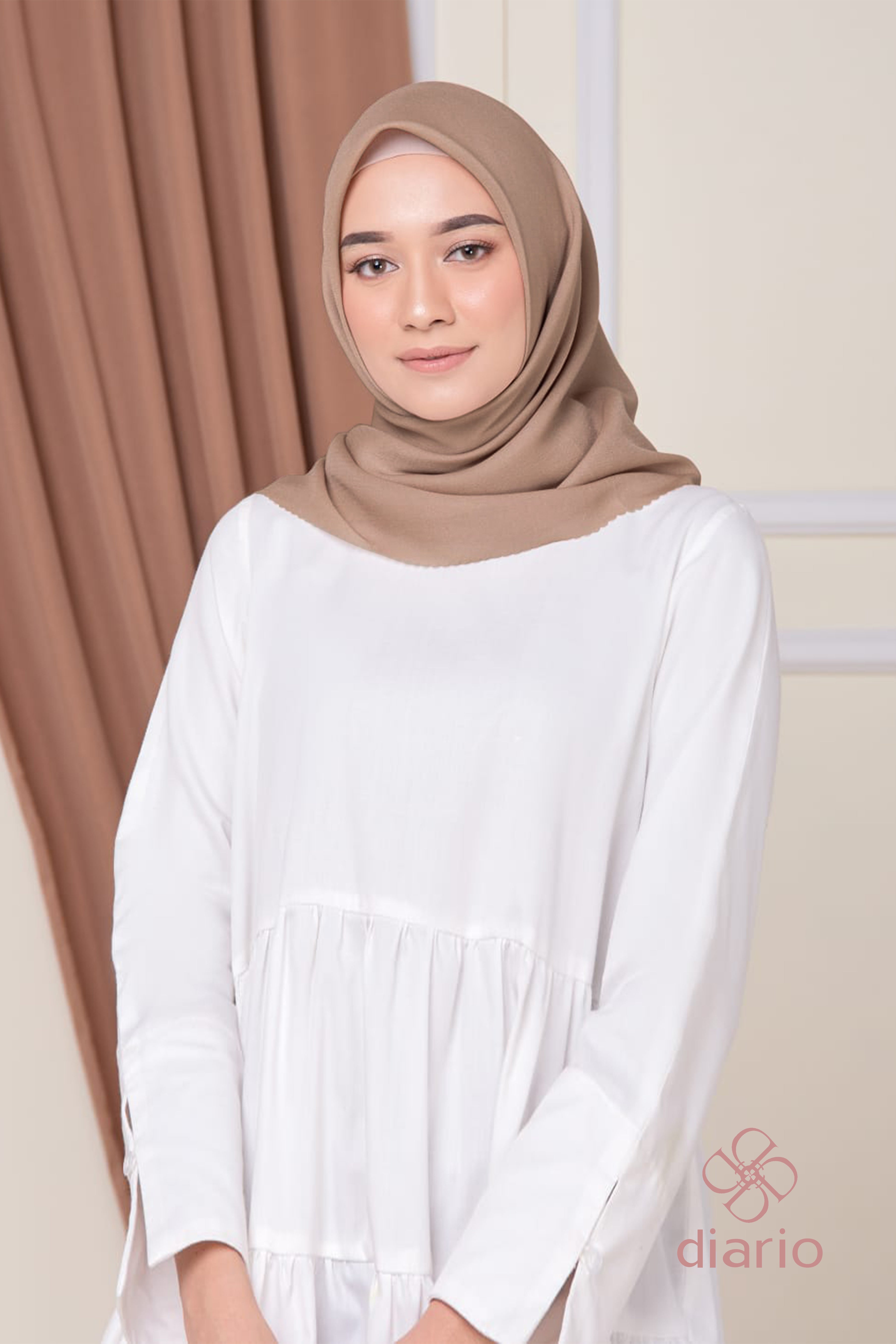 Diario - Kerudung Segi Empat Ultrafeel LC Plain Scarf