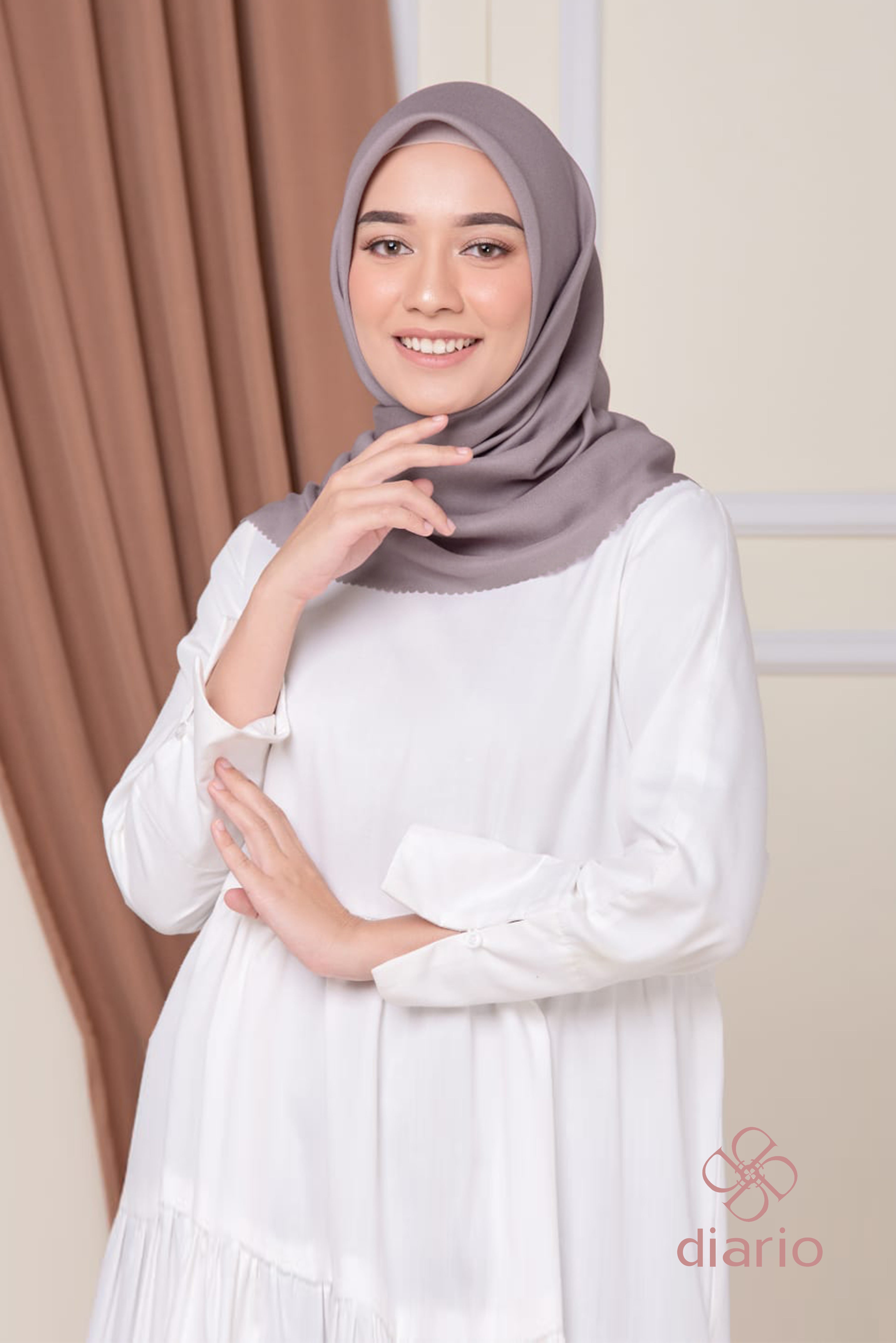 Diario - Kerudung Segi Empat Ultrafeel LC Plain Scarf