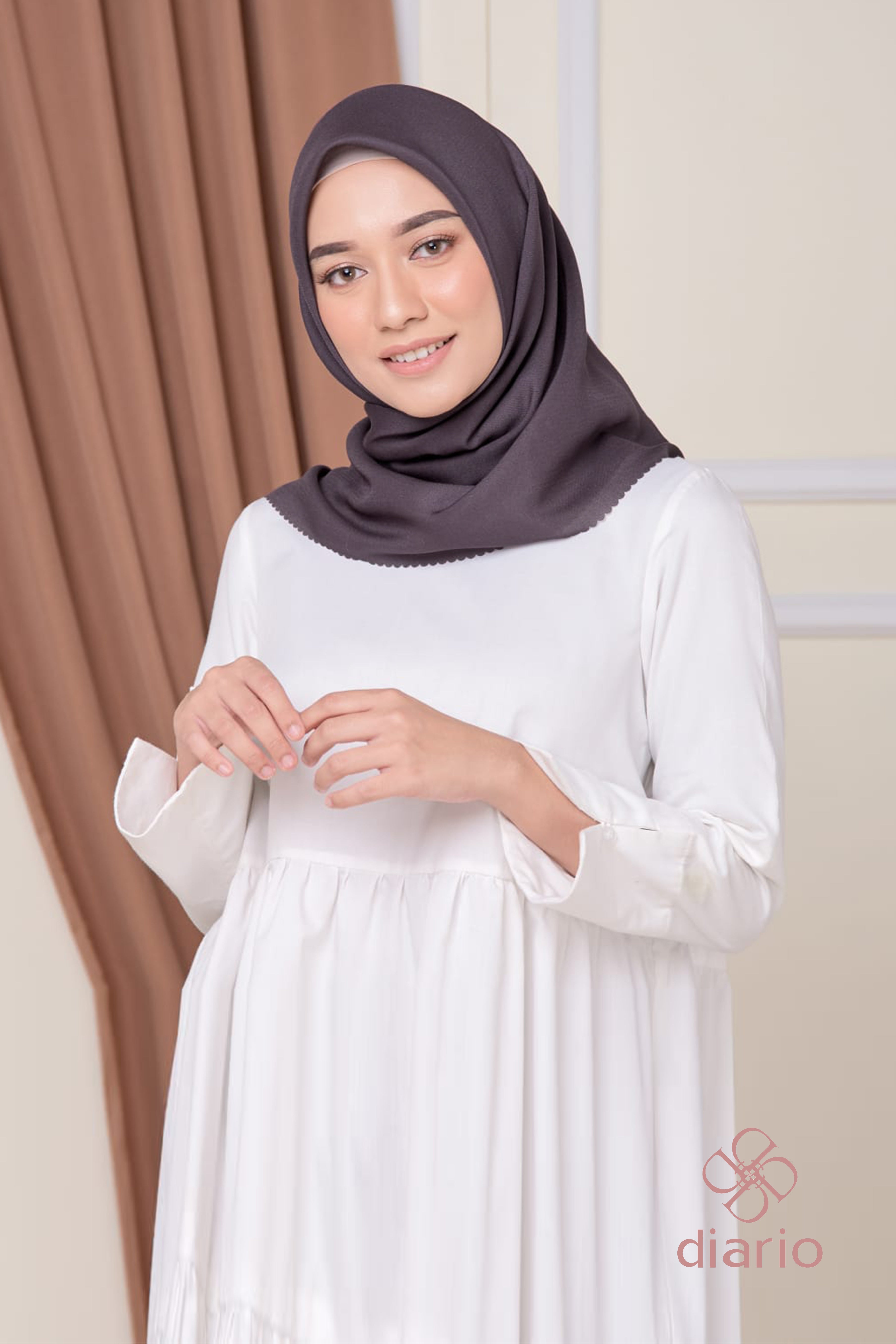 Diario - Kerudung Segi Empat Ultrafeel LC Plain Scarf