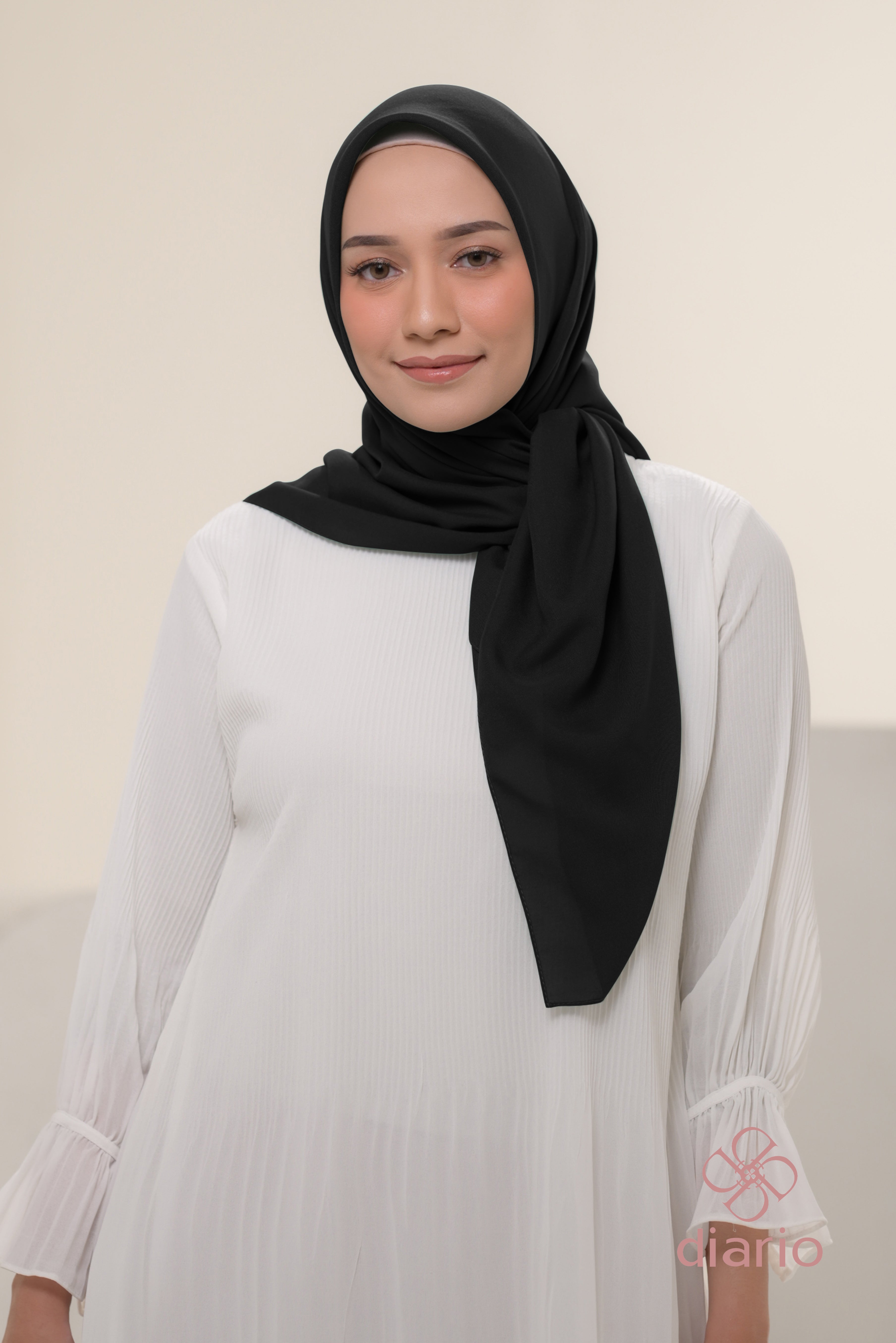 Diario - Kerudung Segi Empat Ultrafeel Plain Scarf