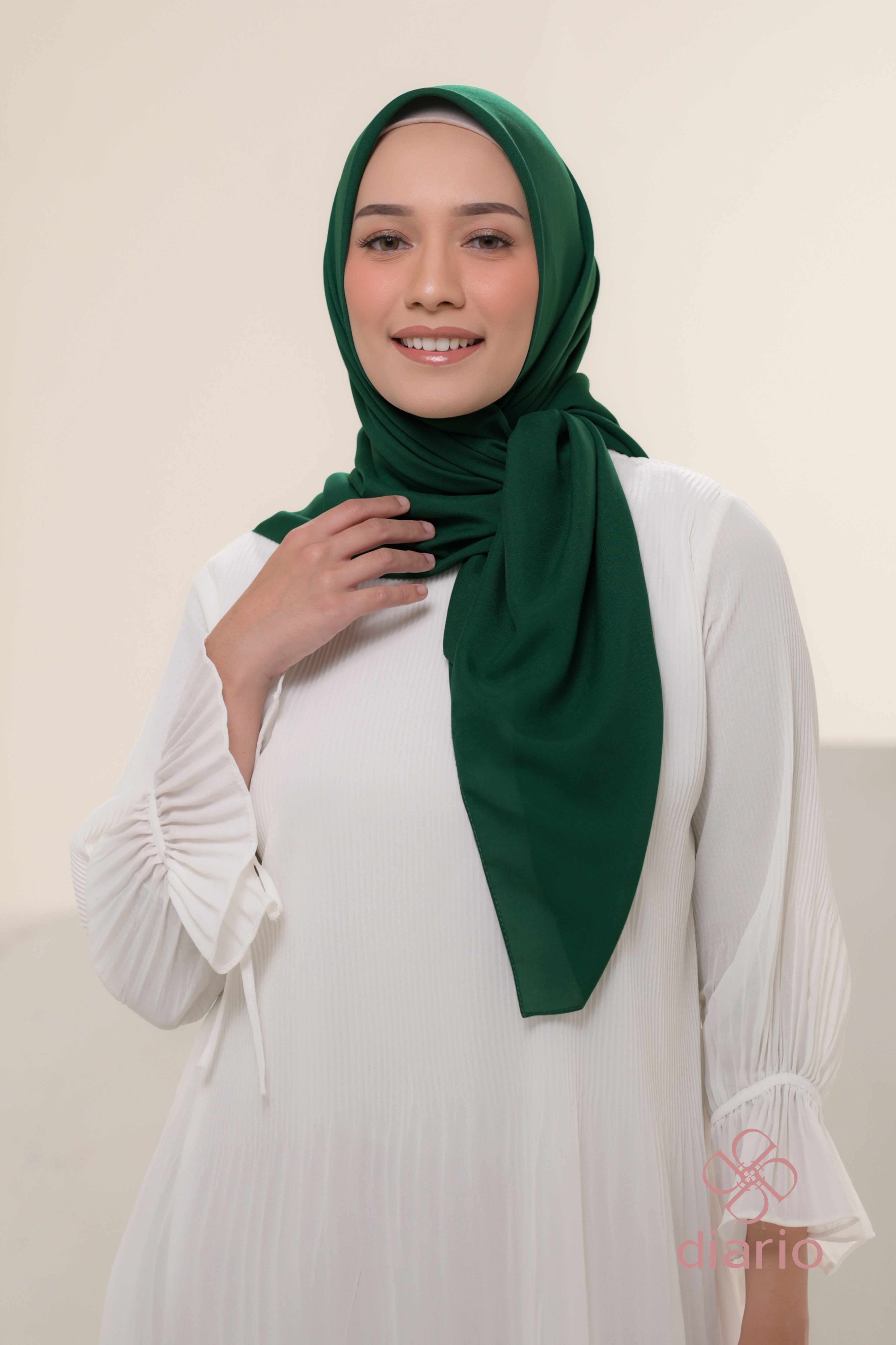 Diario - Kerudung Segi Empat Ultrafeel Plain Scarf