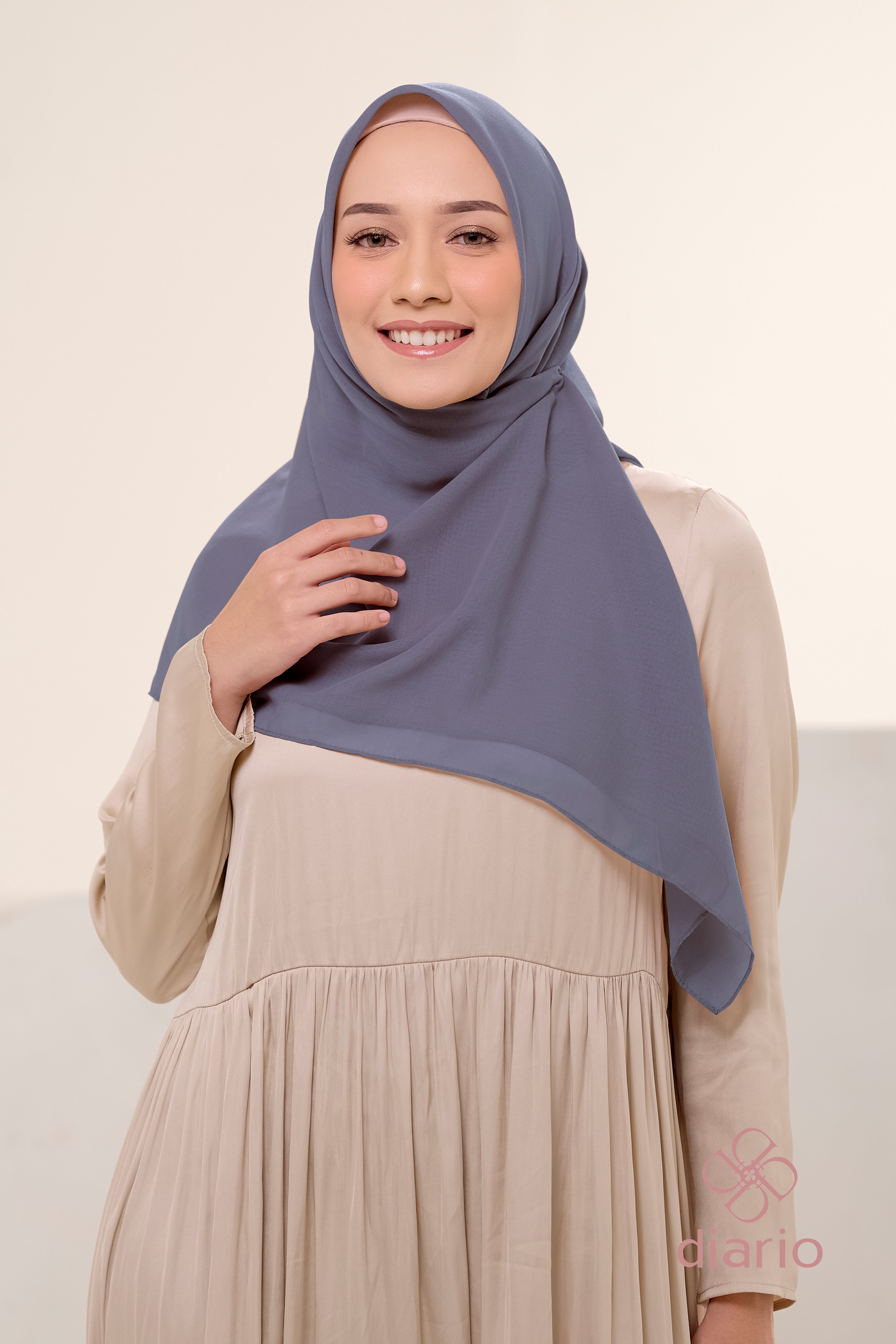 Diario - Kerudung Segi Empat Ultrafeel Plain Scarf
