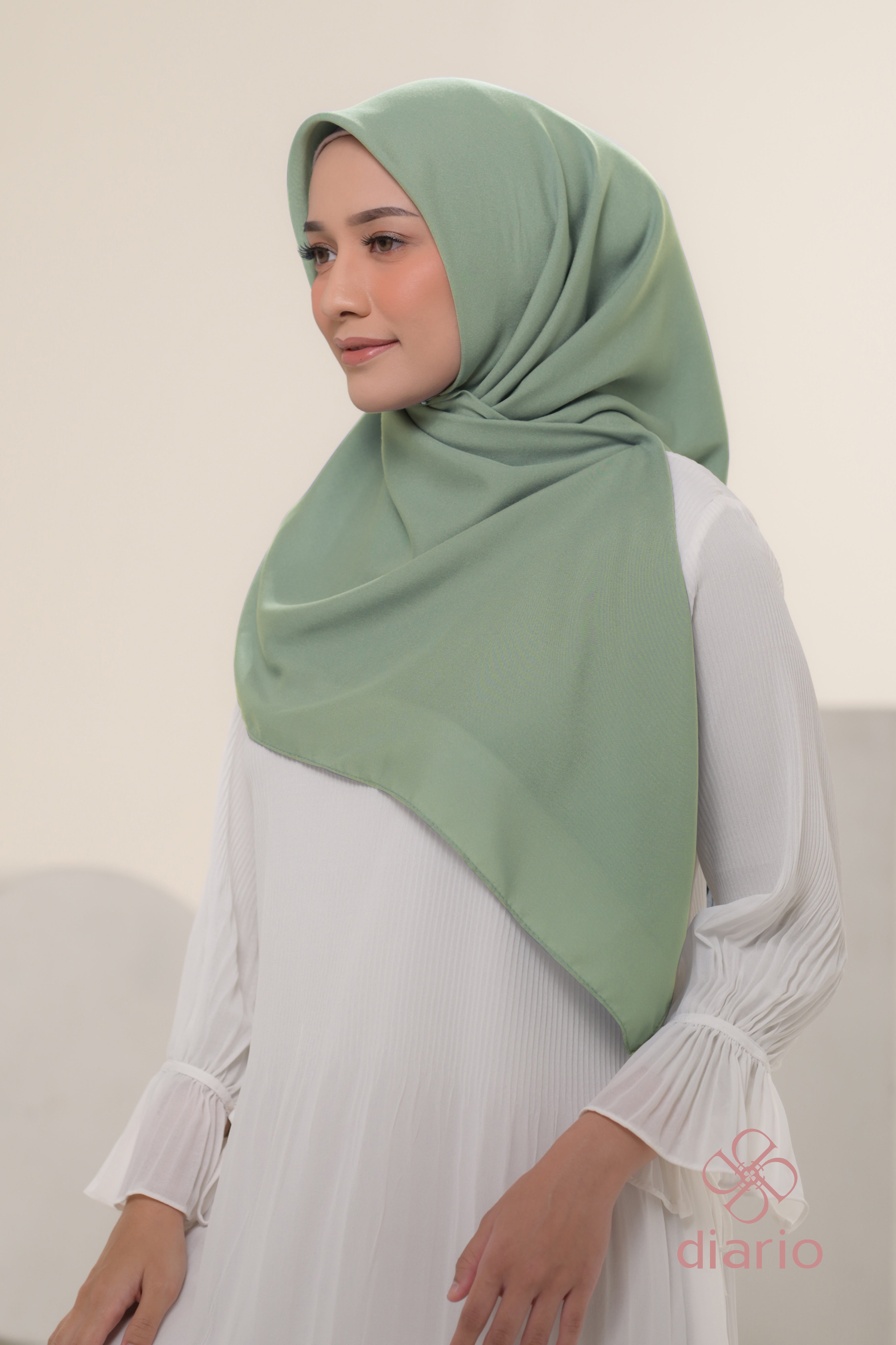 Diario - Kerudung Segi Empat Ultrafeel Plain Scarf