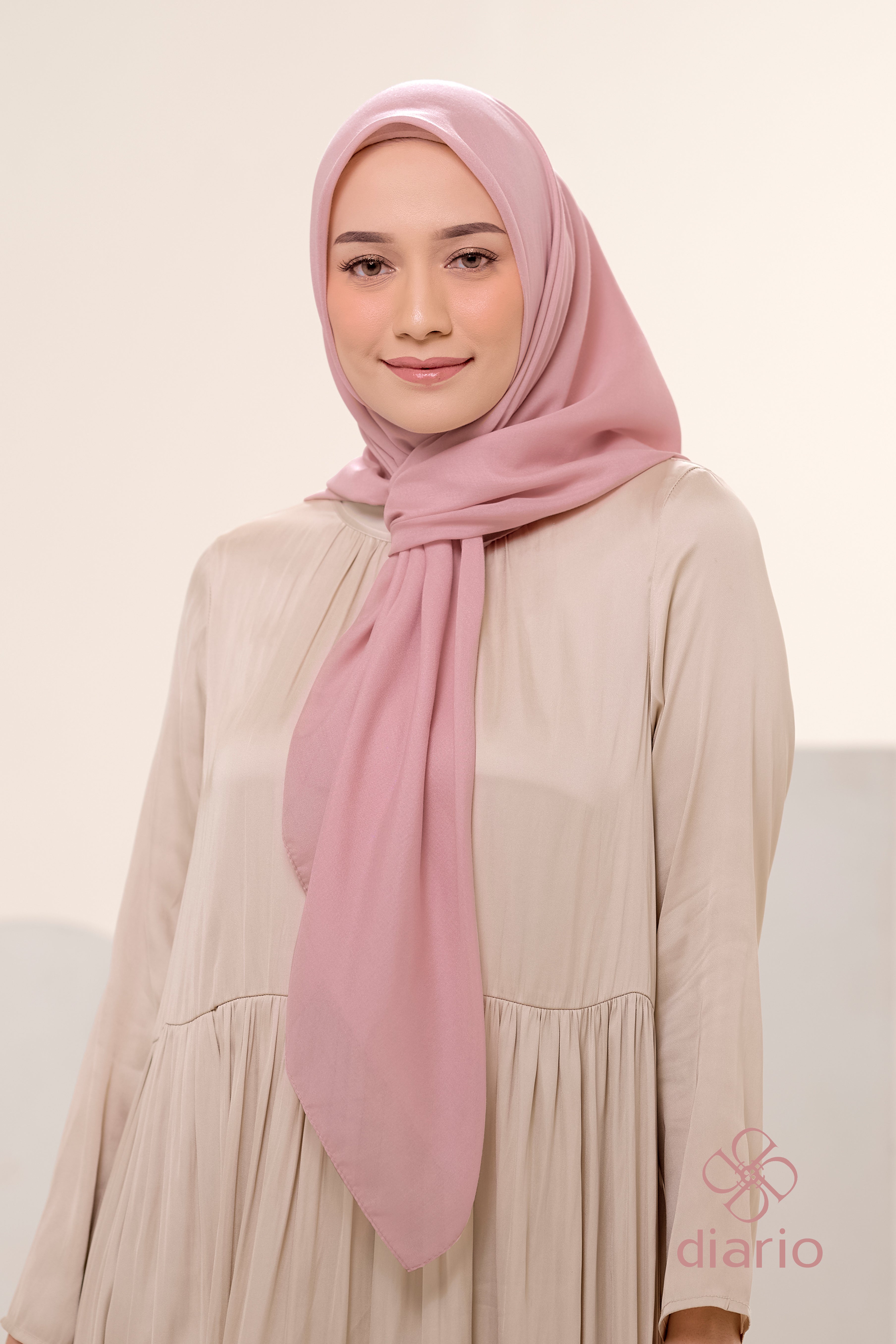 Diario - Kerudung Segi Empat Ultrafeel Plain Scarf