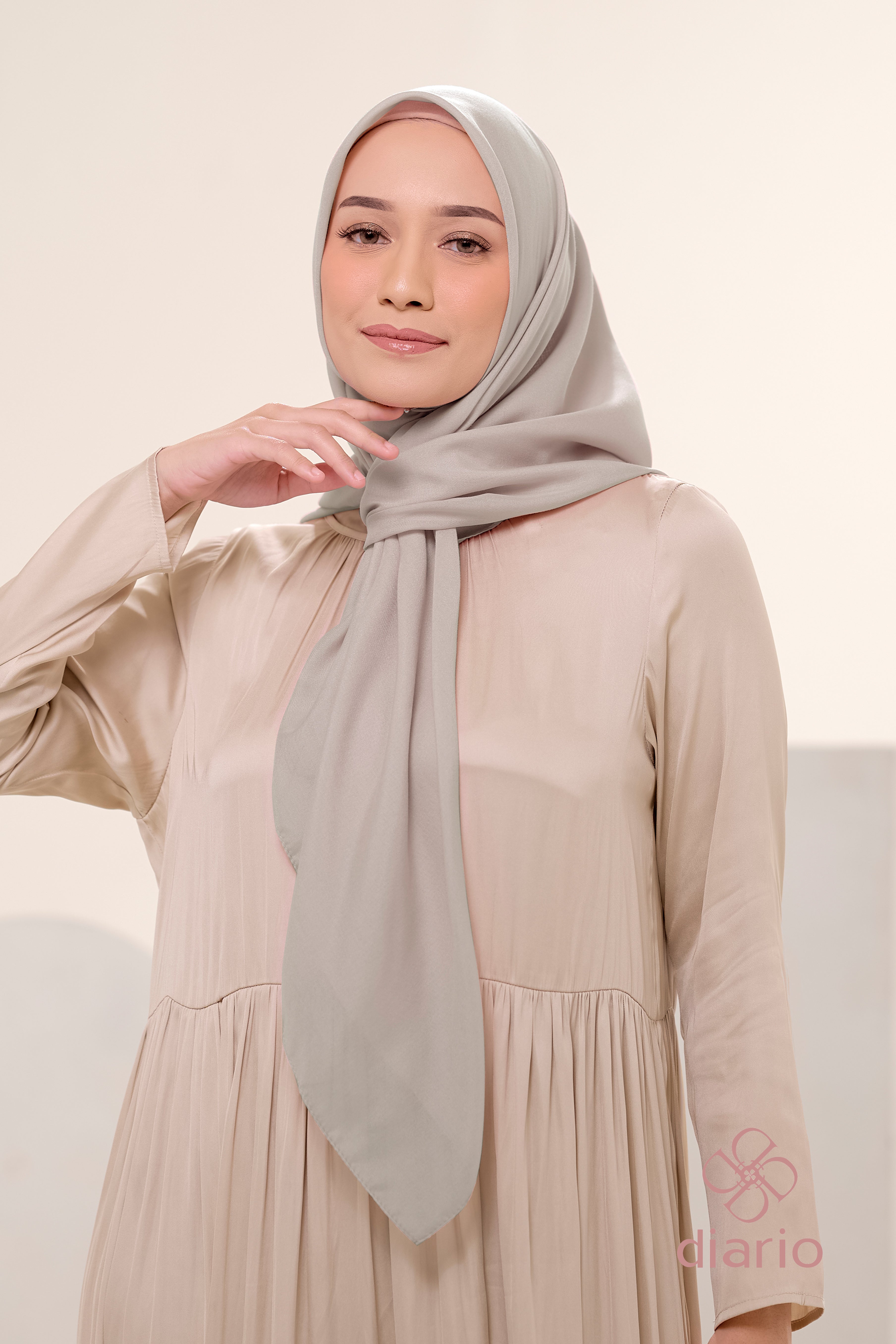 Diario - Kerudung Segi Empat Ultrafeel Plain Scarf