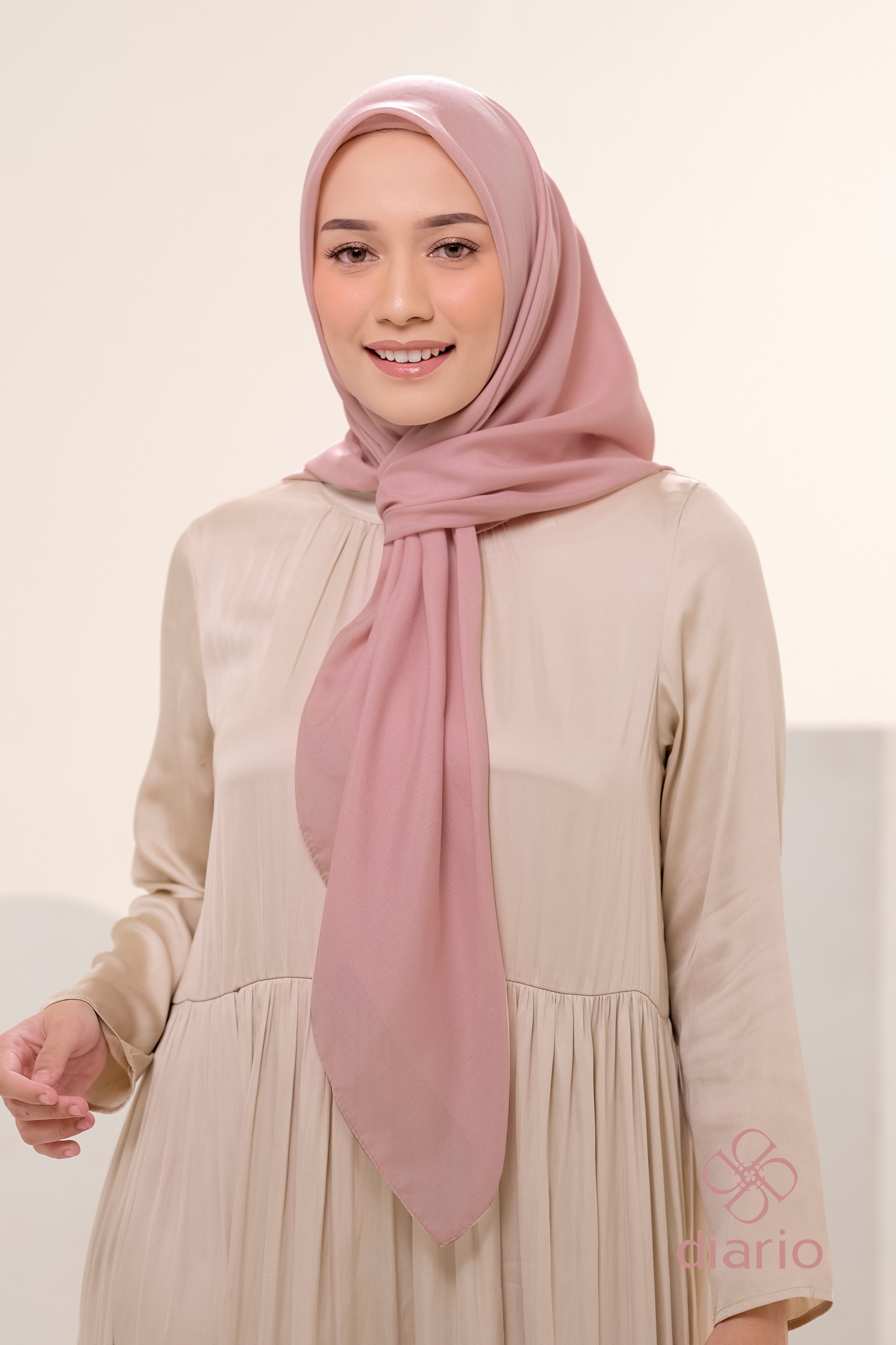 Diario - Kerudung Segi Empat Ultrafeel Plain Scarf