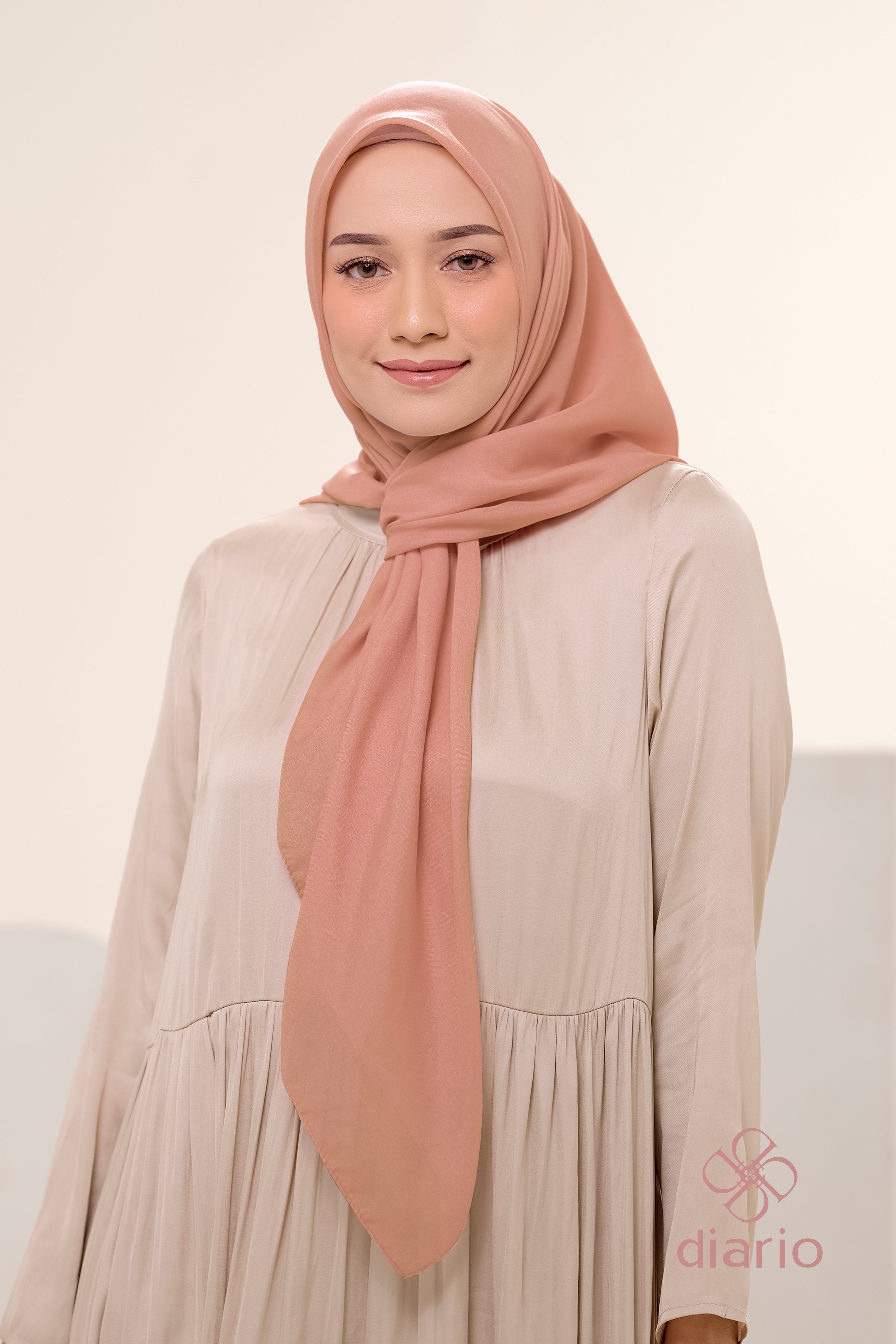 Diario - Kerudung Segi Empat Ultrafeel Plain Scarf