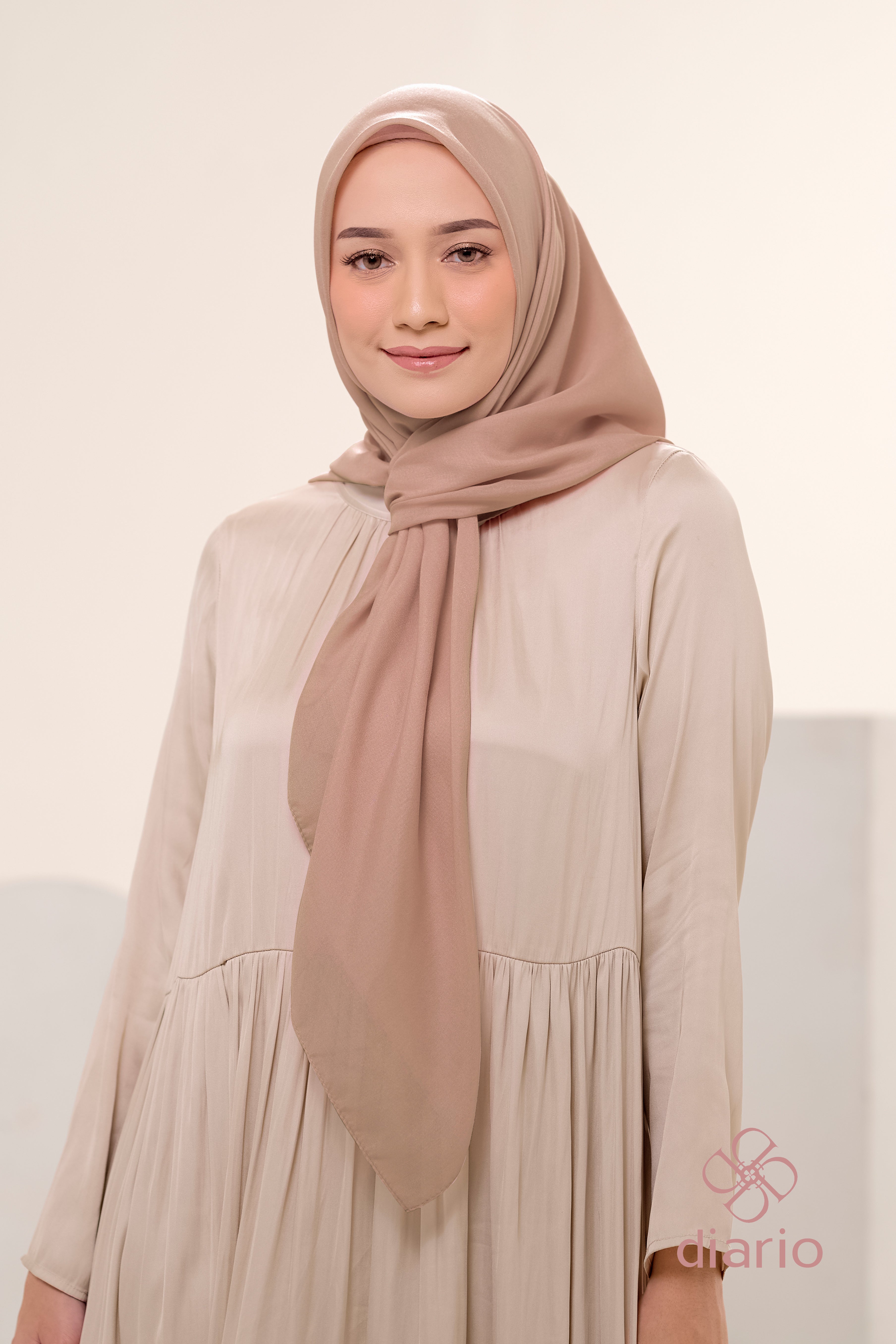 Diario - Kerudung Segi Empat Ultrafeel Plain Scarf