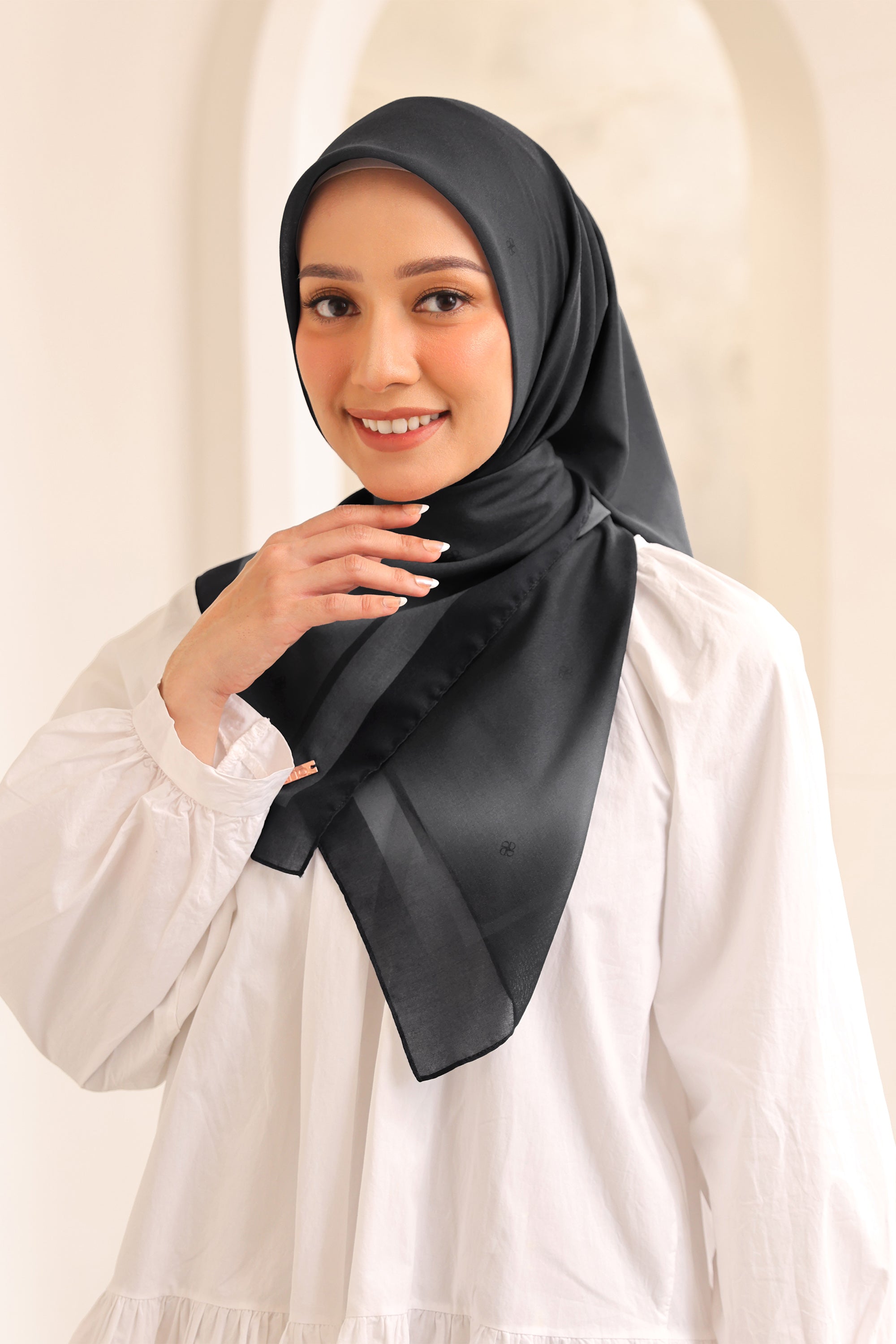 Ultrafine Claudia Scarf Kerudung Segi Empat Series