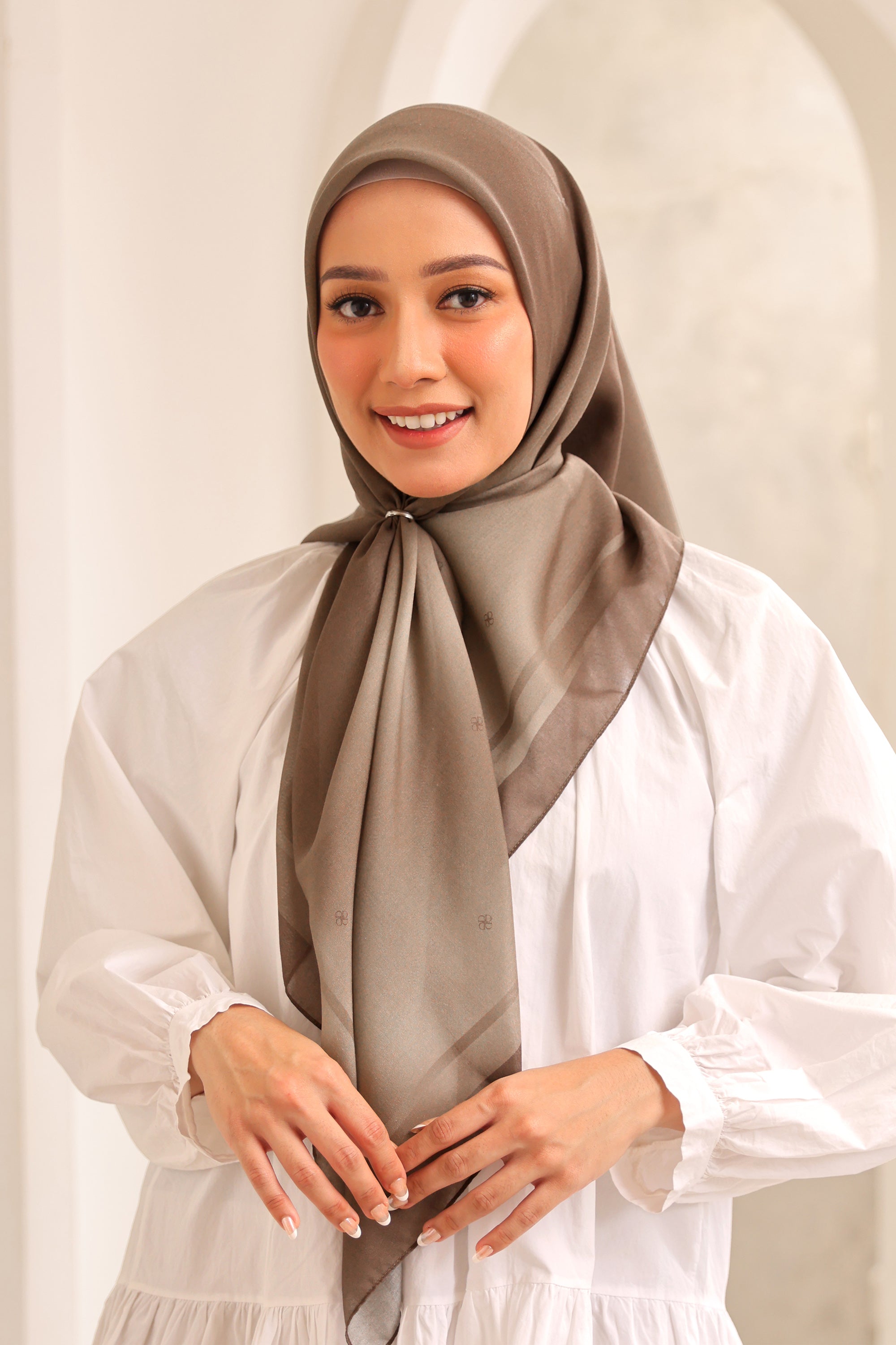 Ultrafine Claudia Scarf Kerudung Segi Empat Series
