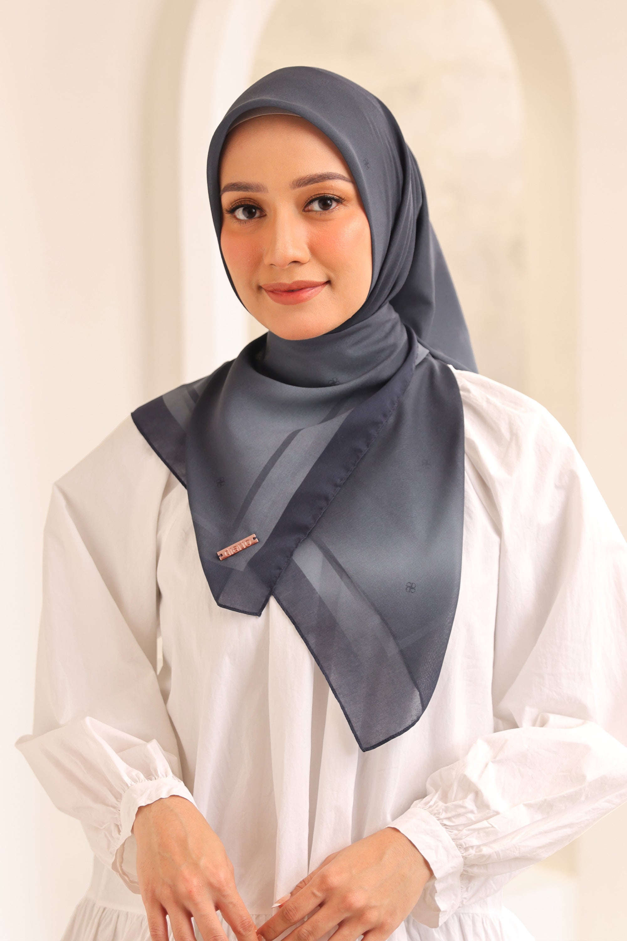 Ultrafine Claudia Scarf Kerudung Segi Empat Series
