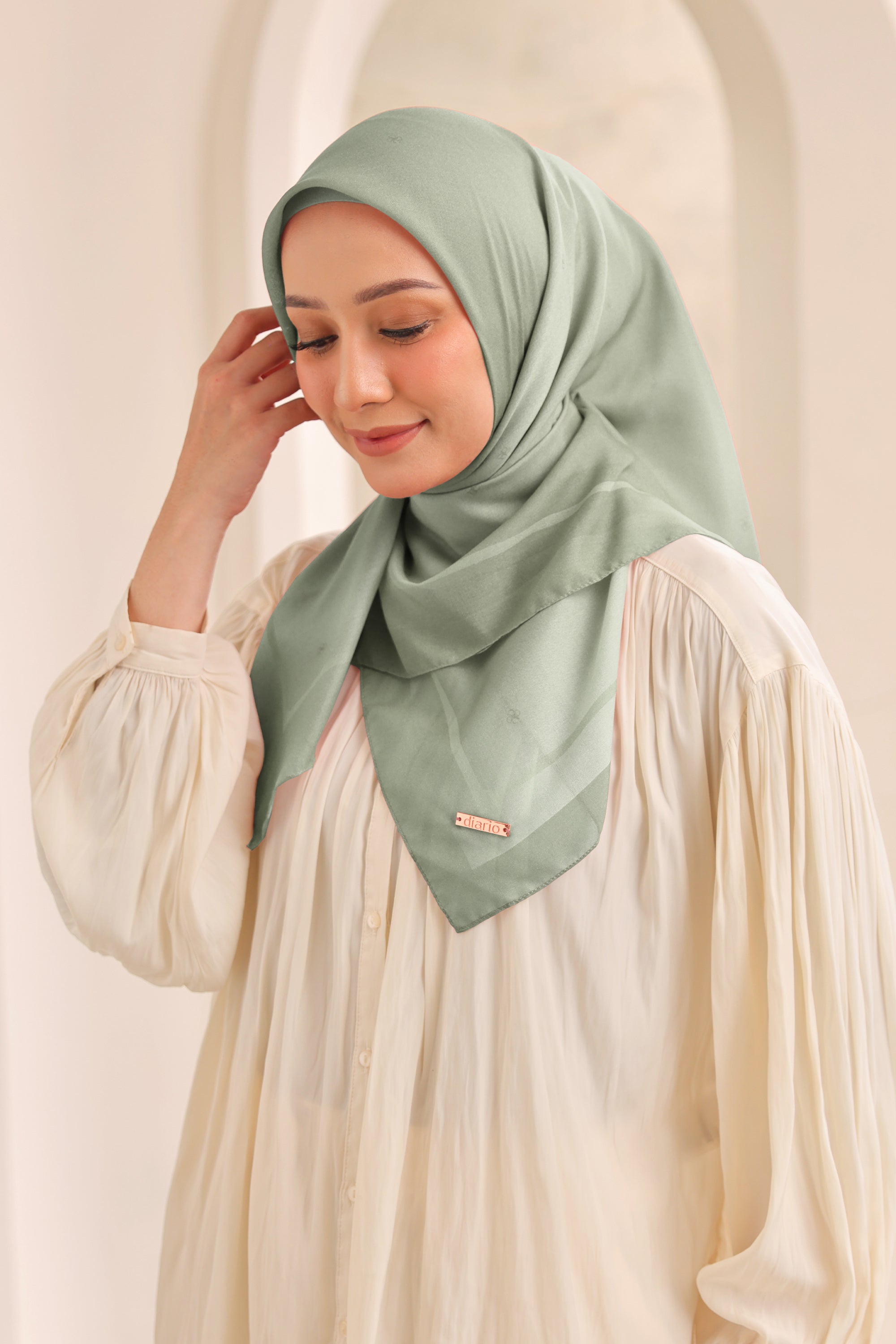 Ultrafine Claudia Scarf Kerudung Segi Empat Series