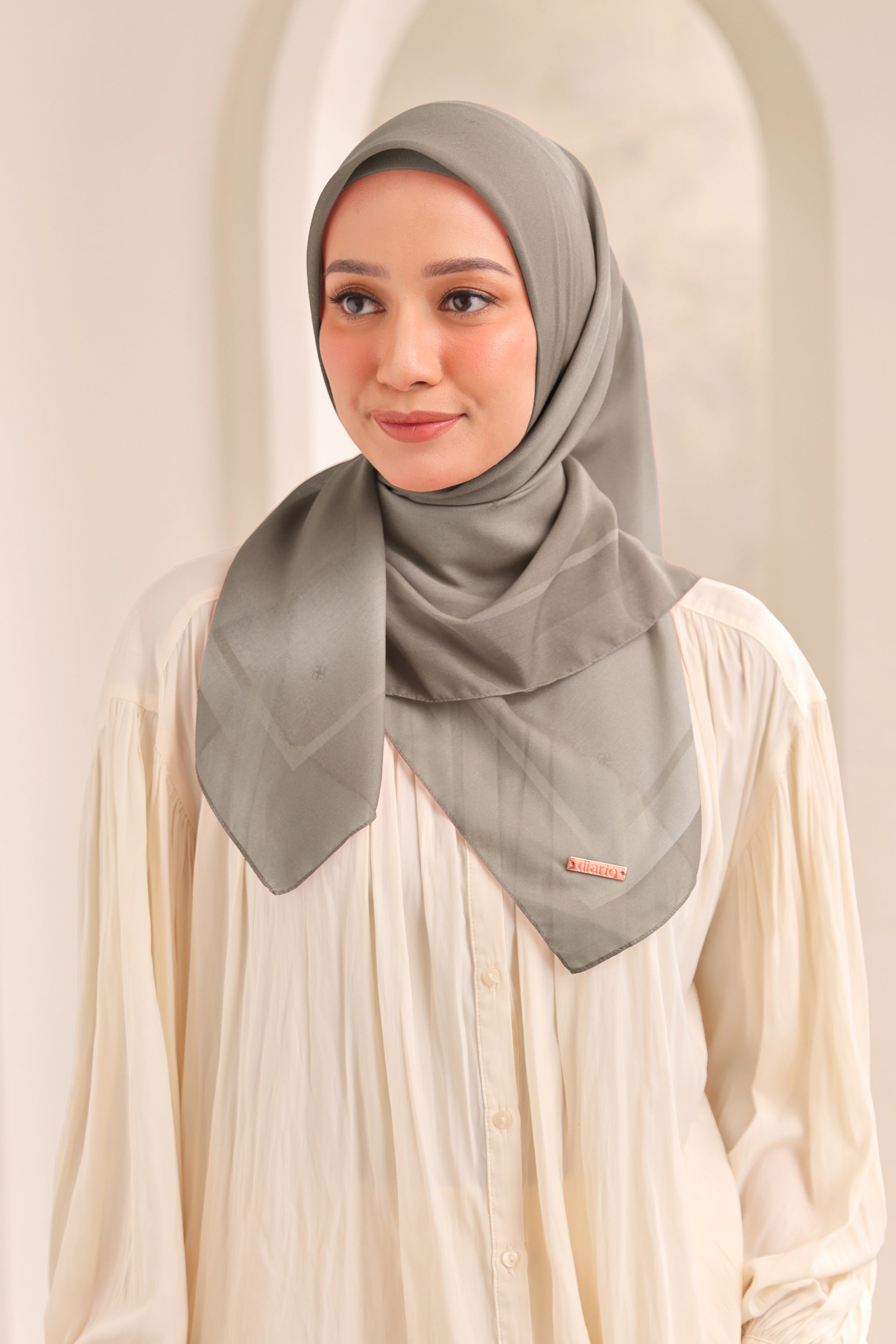 Ultrafine Claudia Scarf Kerudung Segi Empat Series