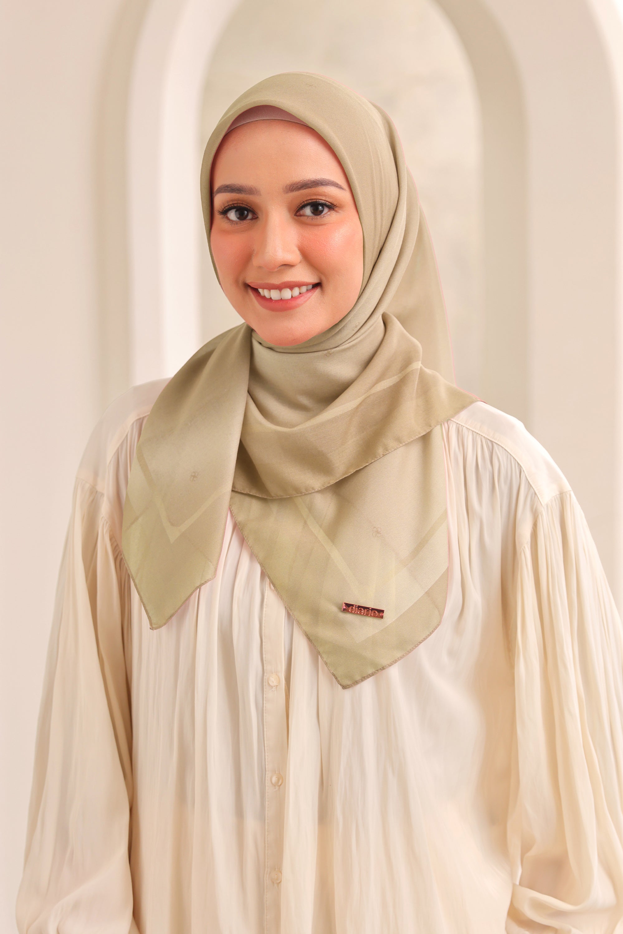 Ultrafine Claudia Scarf Kerudung Segi Empat Series