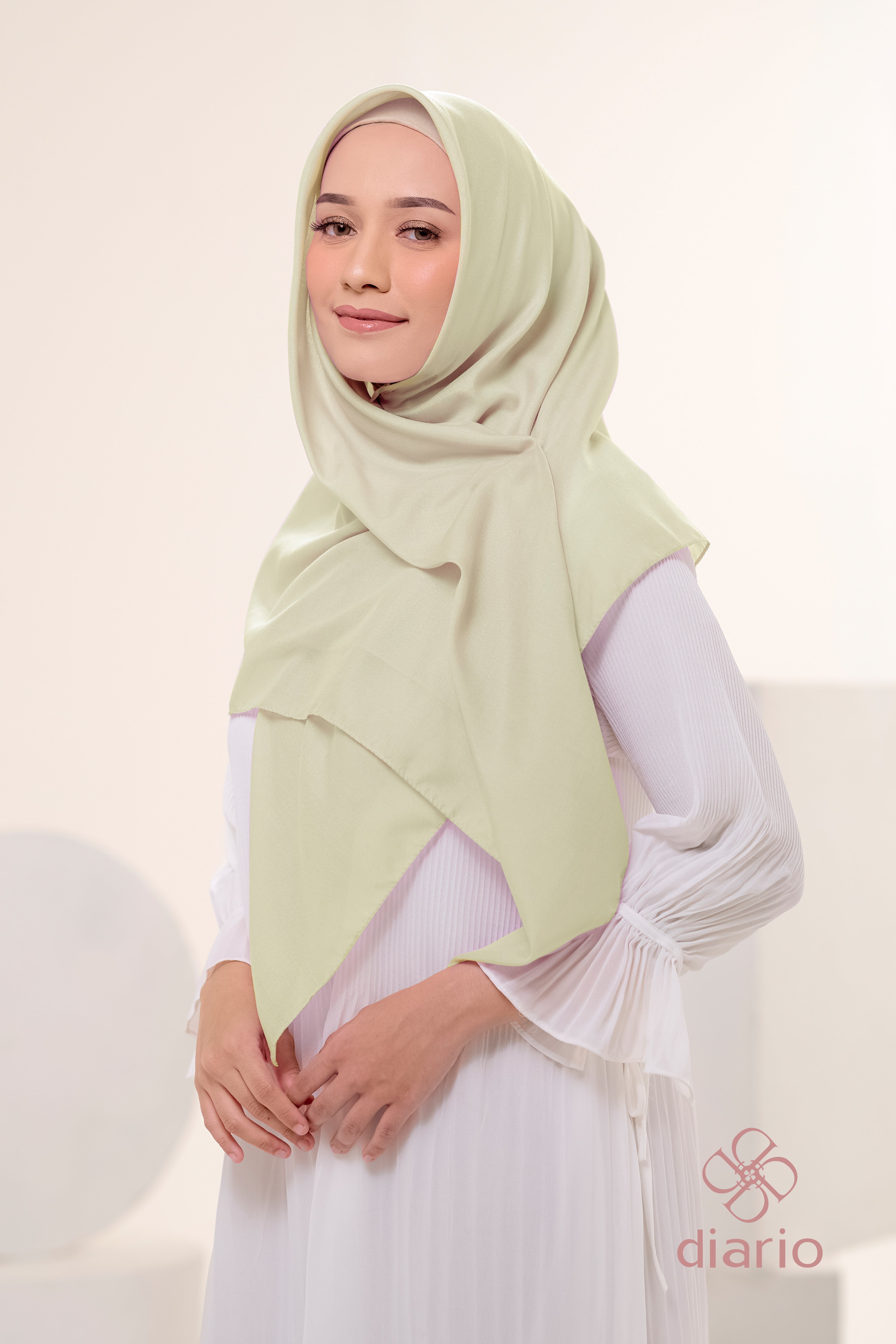 Diario - Kerudung Segi Empat Ultrafine Plain Scarf White Series