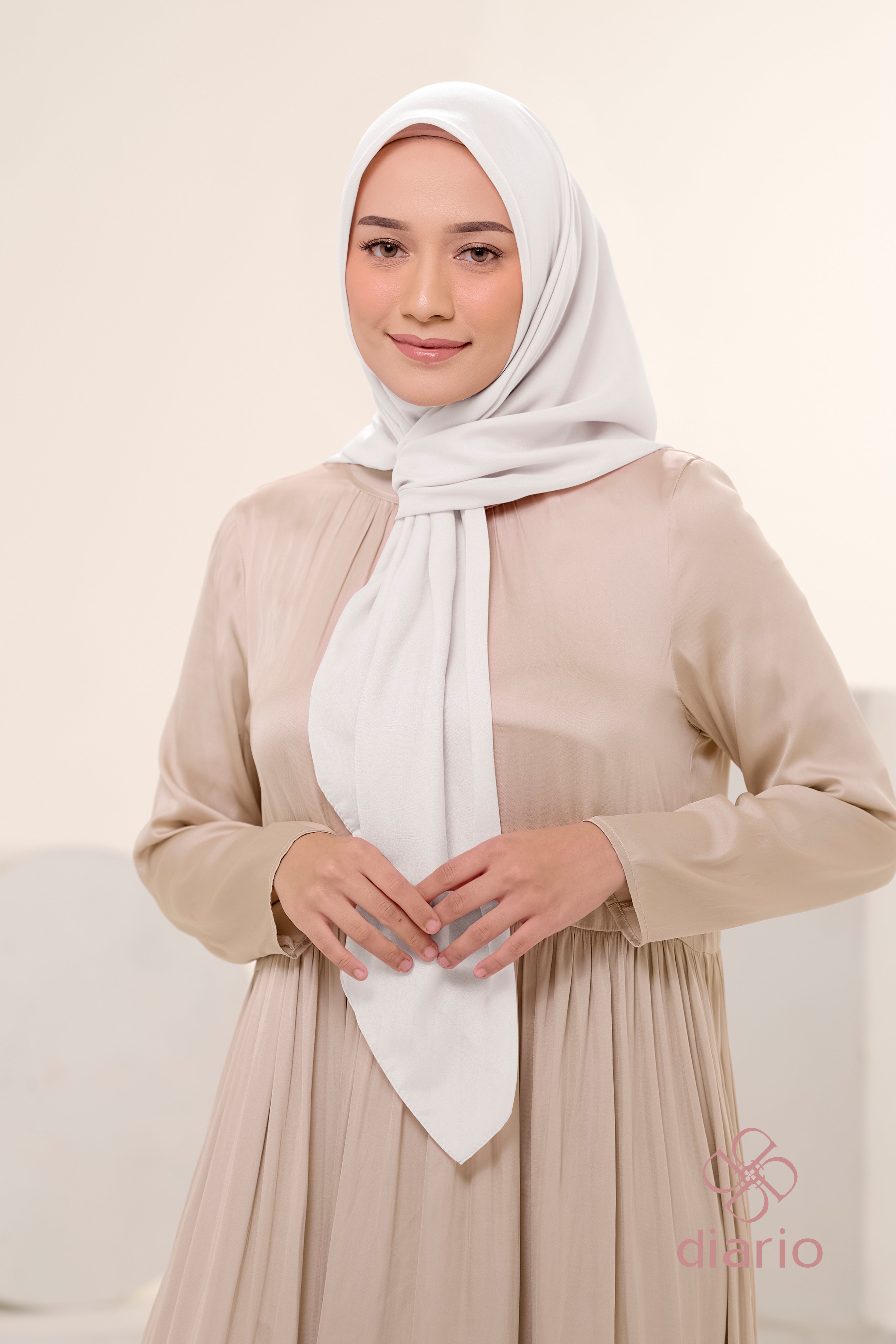 Diario - Kerudung Segi Empat Ultrafine Plain Scarf White Series