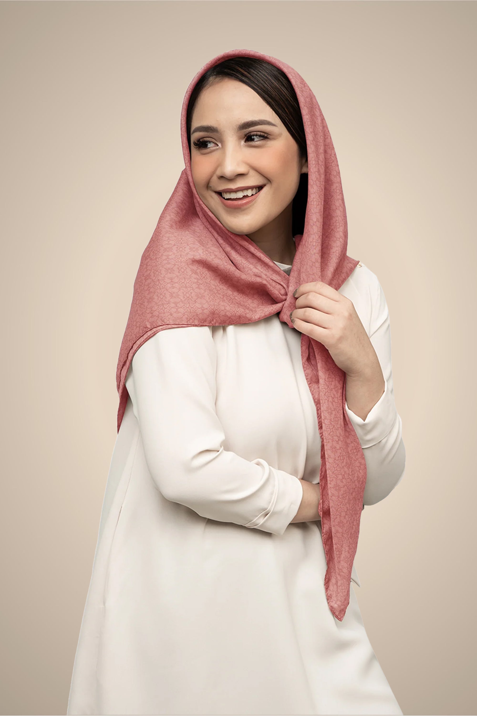 Diario x Nagita Slavina - Ultrafine Winter Plain Scarf Kerudung Segi Empat
