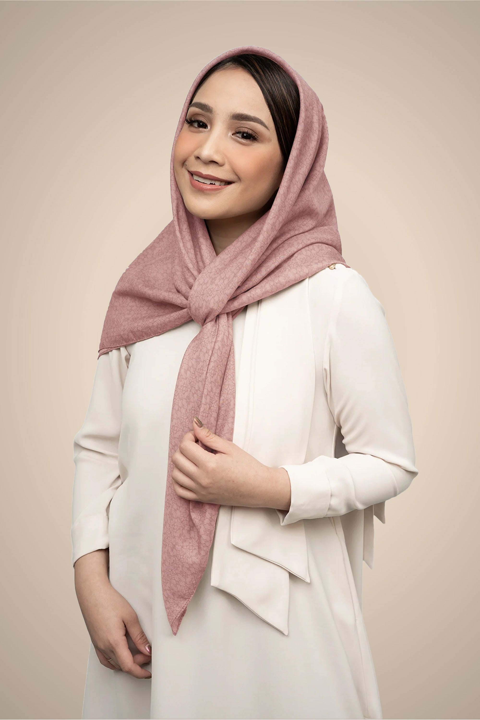 Diario x Nagita Slavina - Ultrafine Winter Plain Scarf Kerudung Segi Empat