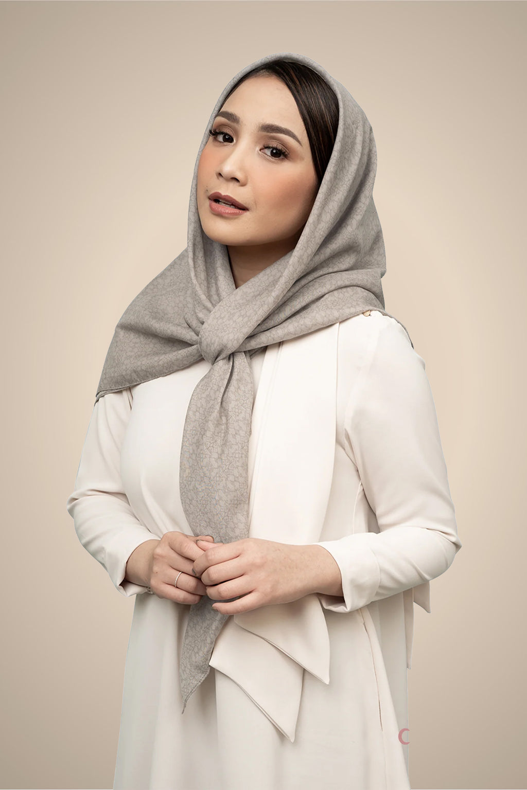 Diario x Nagita Slavina - Ultrafine Winter Plain Scarf Kerudung Segi Empat