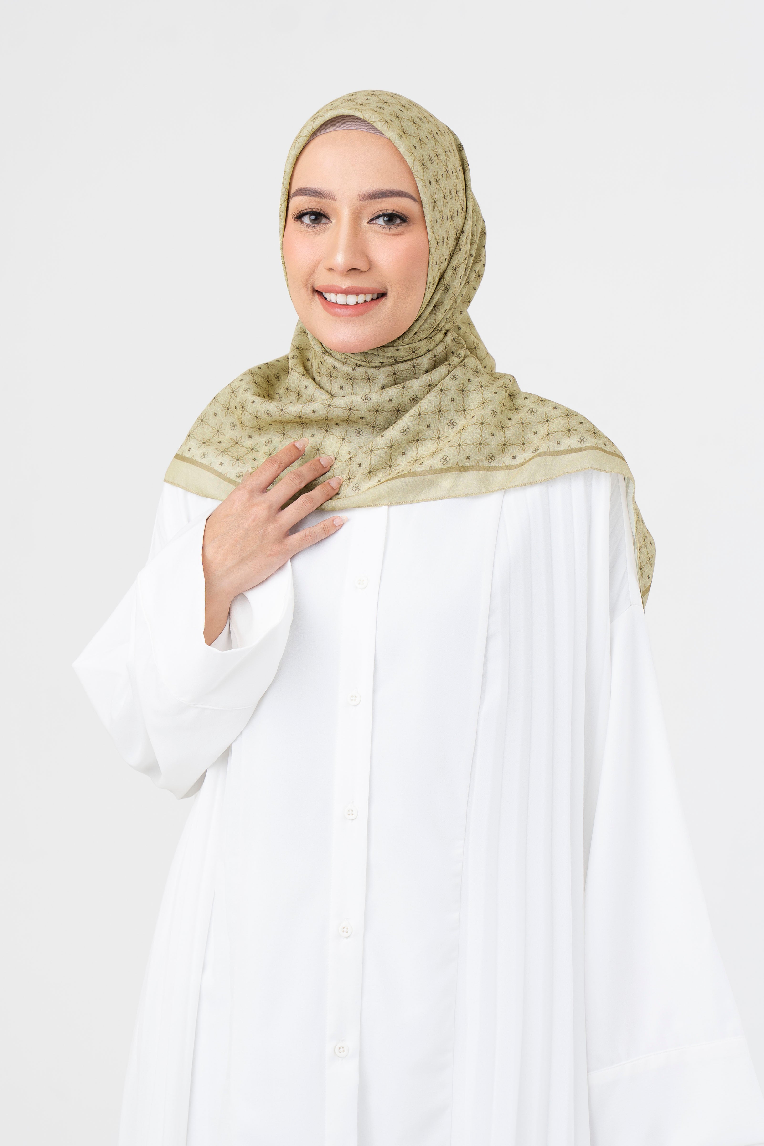 Ultrafine Zahra Scarf Kerudung Segi Empat
