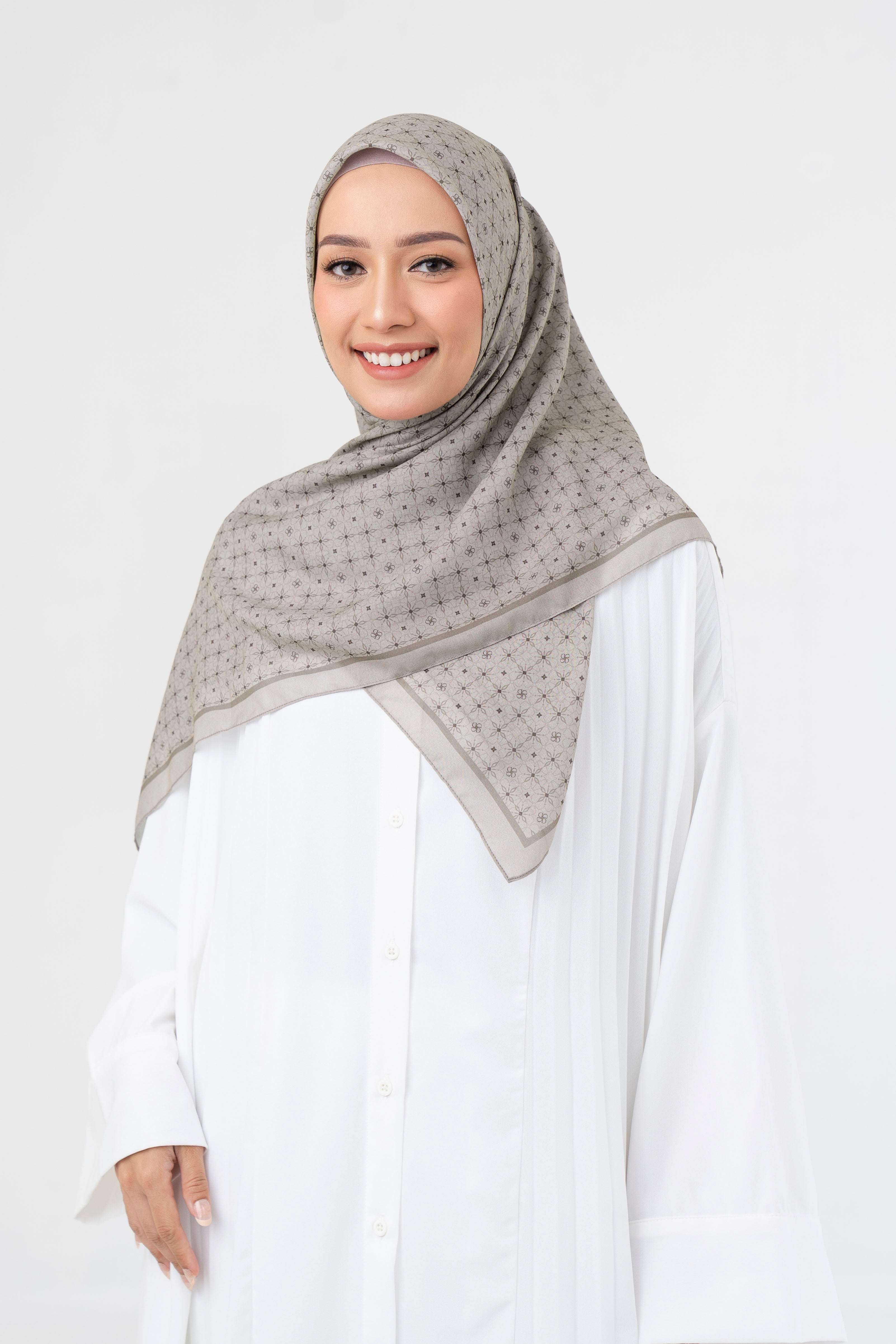 Ultrafine Zahra Scarf Kerudung Segi Empat