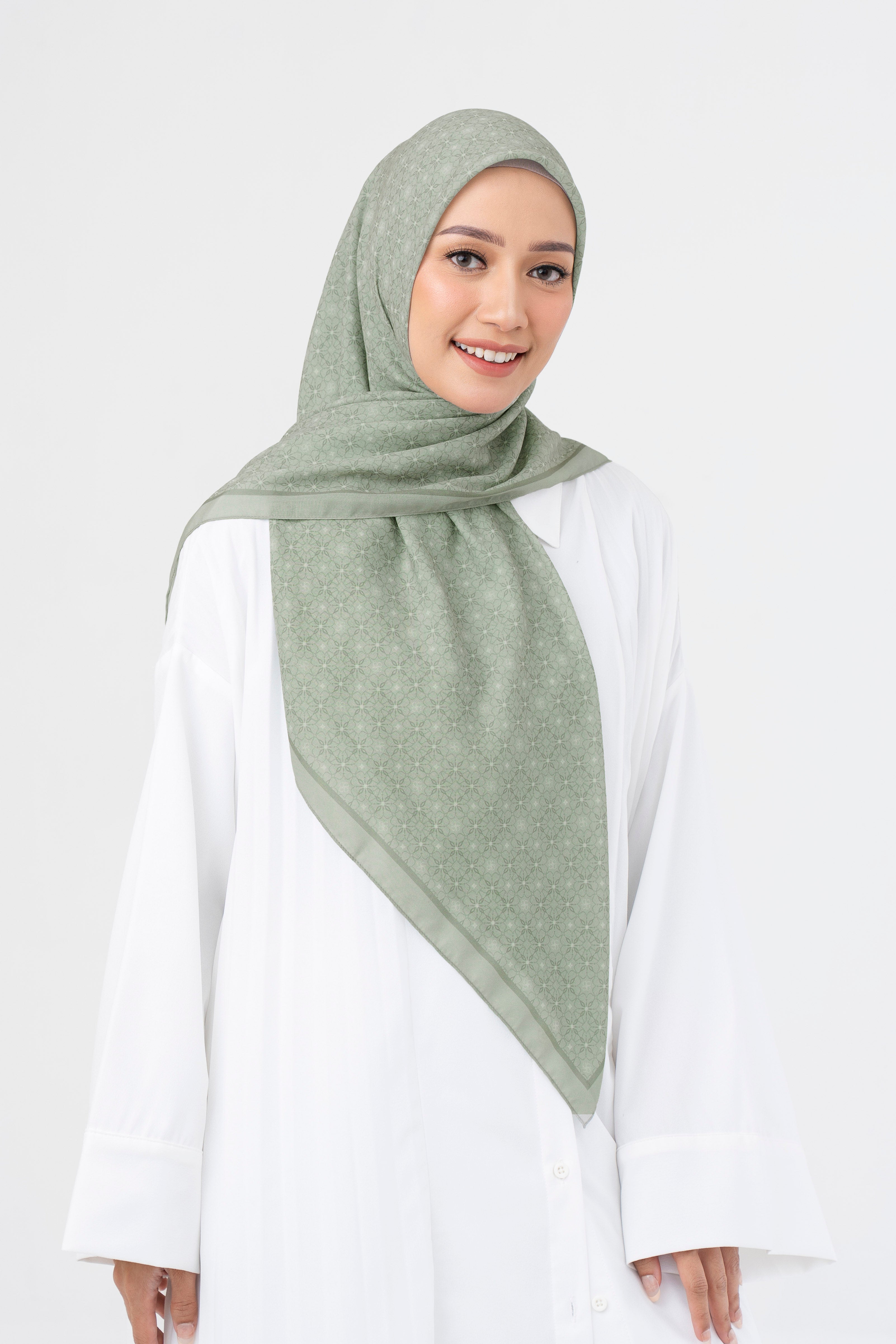 Ultrafine Zahra Scarf Kerudung Segi Empat