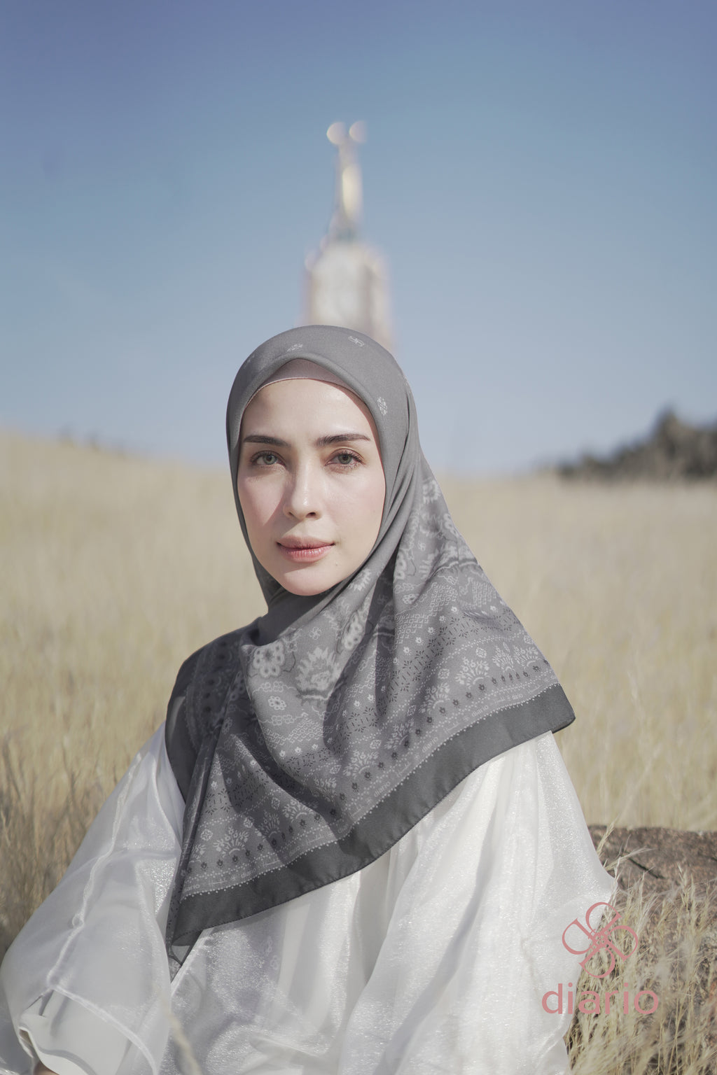 Diario x Hamidah - Kerudung Segi Empat Mouna Series Ultrafine