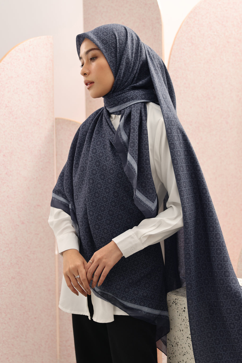 Ultrafine Saskia Scarf Kerudung Segi Empat