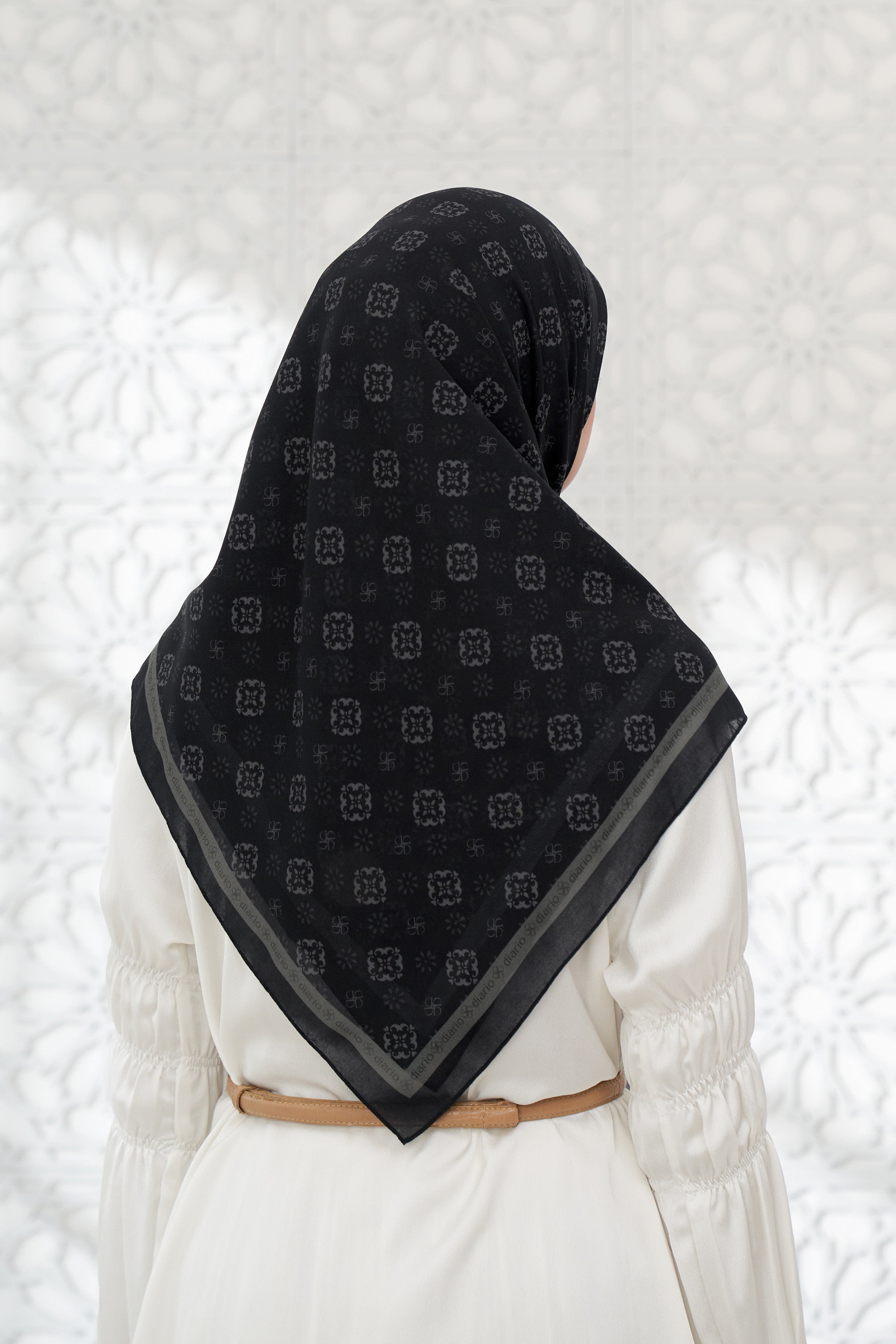 Ultrafine Camillia Scarf Kerudung Segi Empat