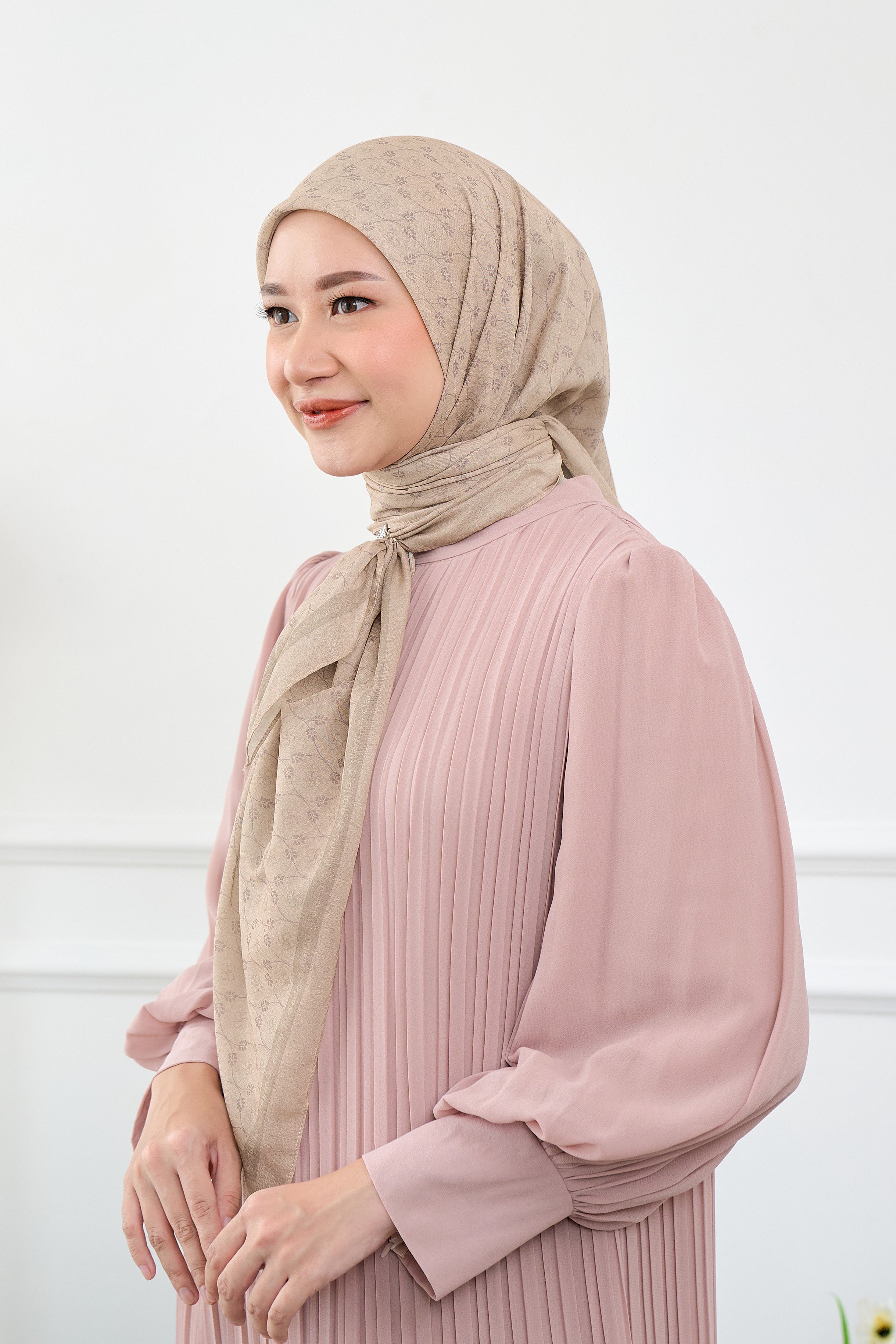 Ultrafine Calia Scarf Kerudung Segi Empat